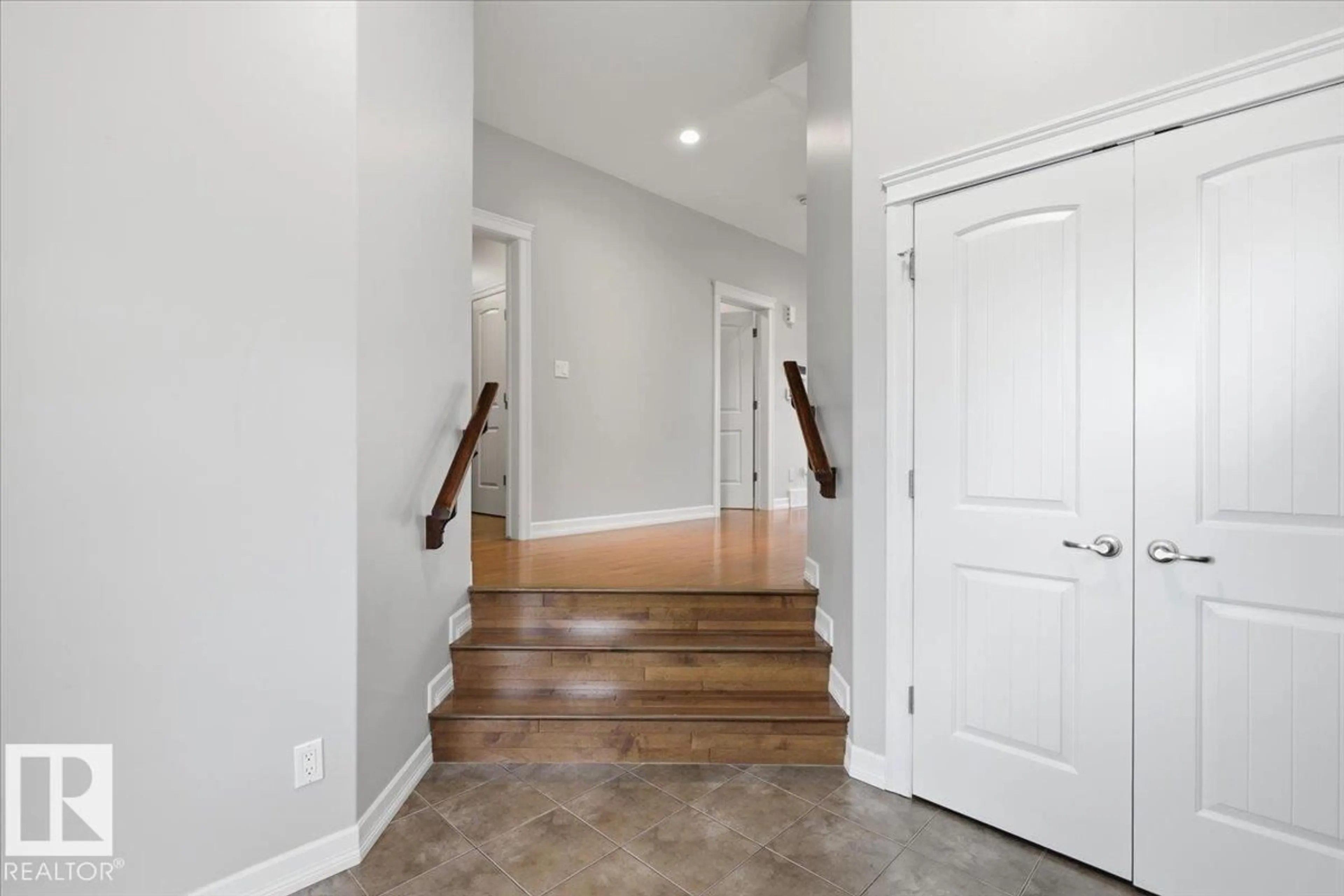 Indoor entryway for 291 SHEPPARD CI, Leduc Alberta T9E0T5