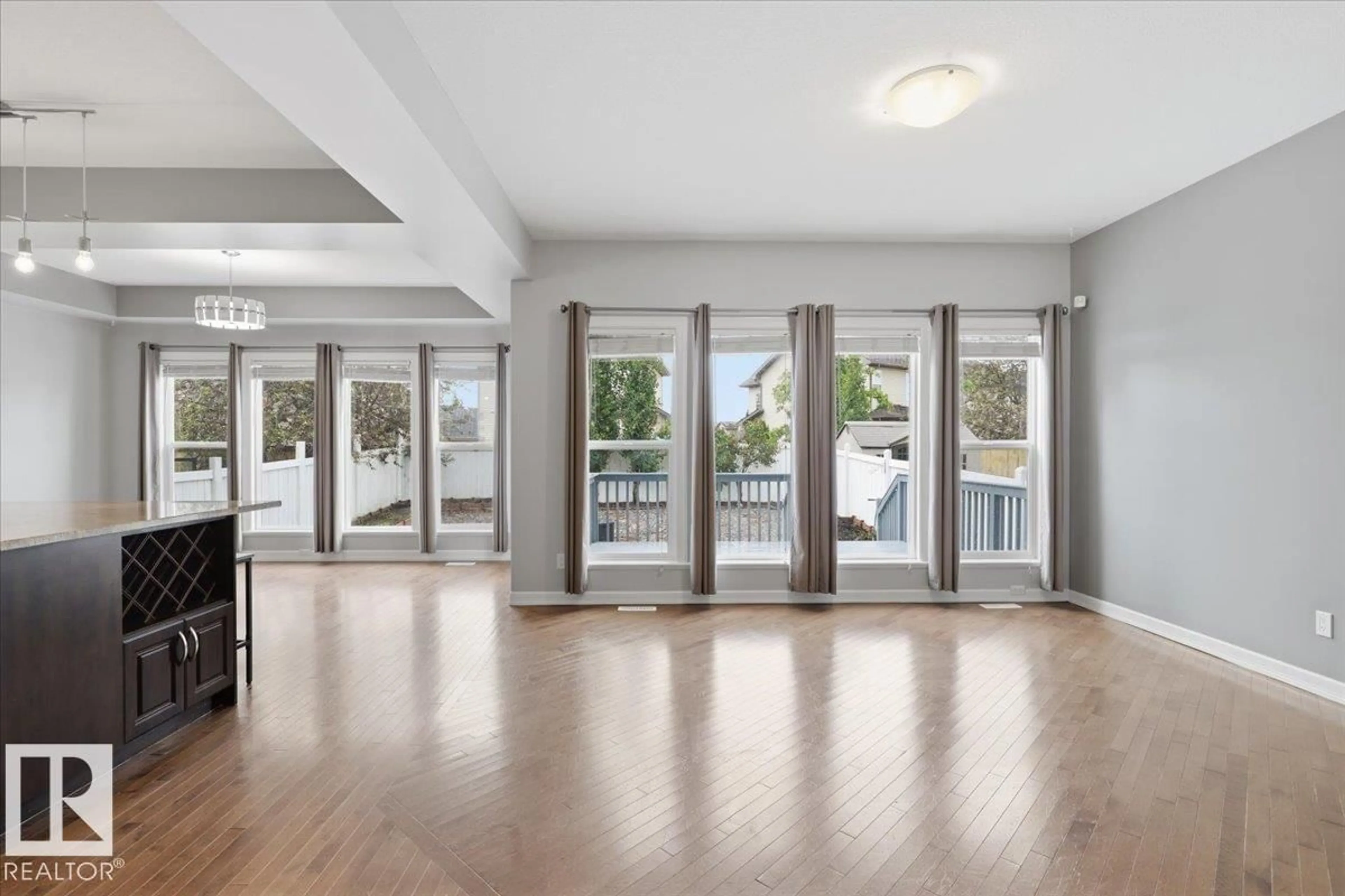 Indoor foyer for 291 SHEPPARD CI, Leduc Alberta T9E0T5