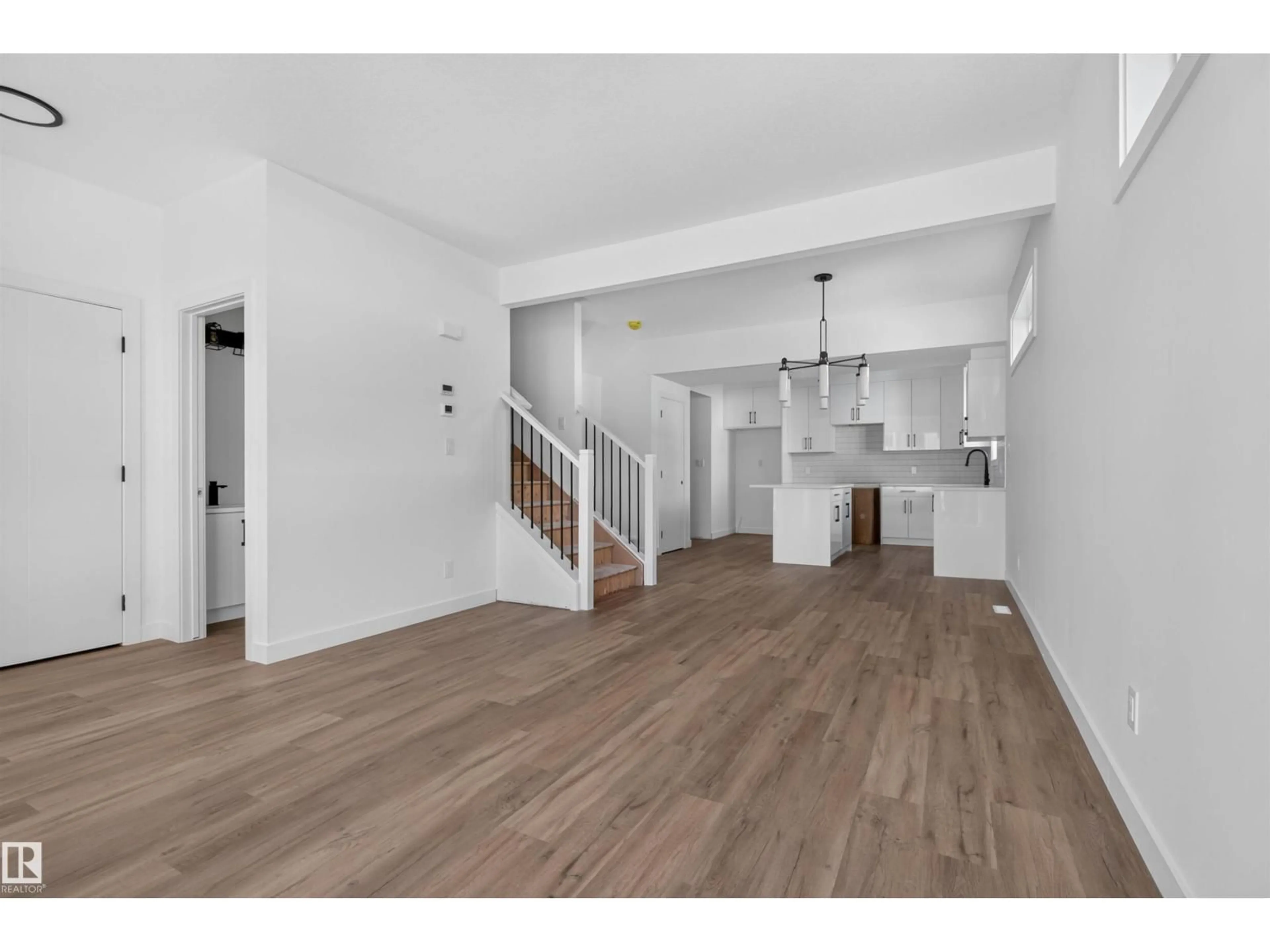 Unknown for 14930 94 AV, Edmonton Alberta T5R1G8