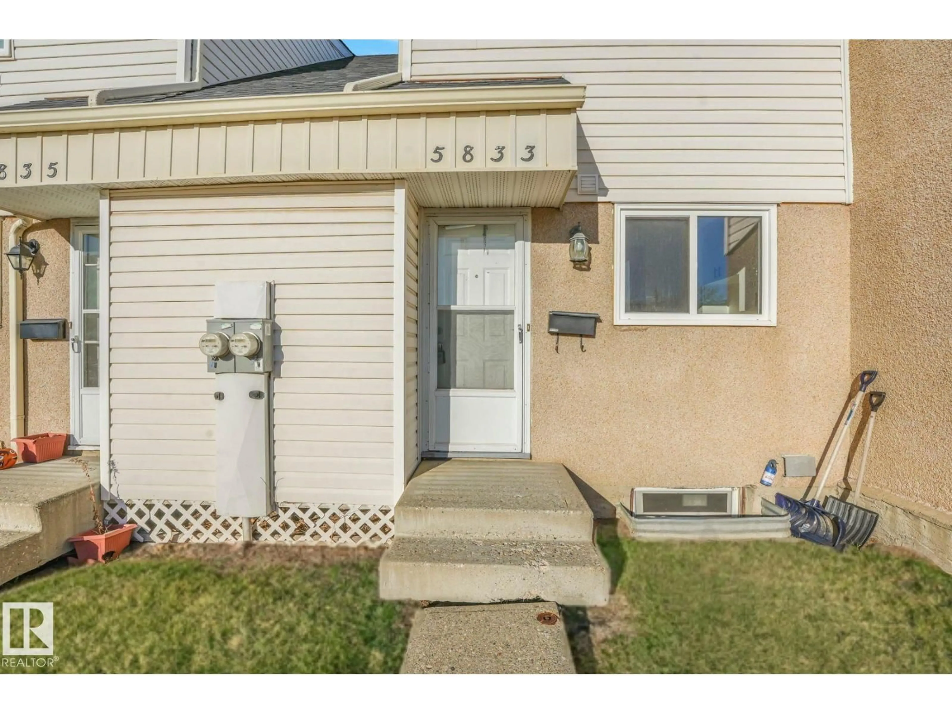 Unknown for 5833 RIVERBEND RD, Edmonton Alberta T6H5A8