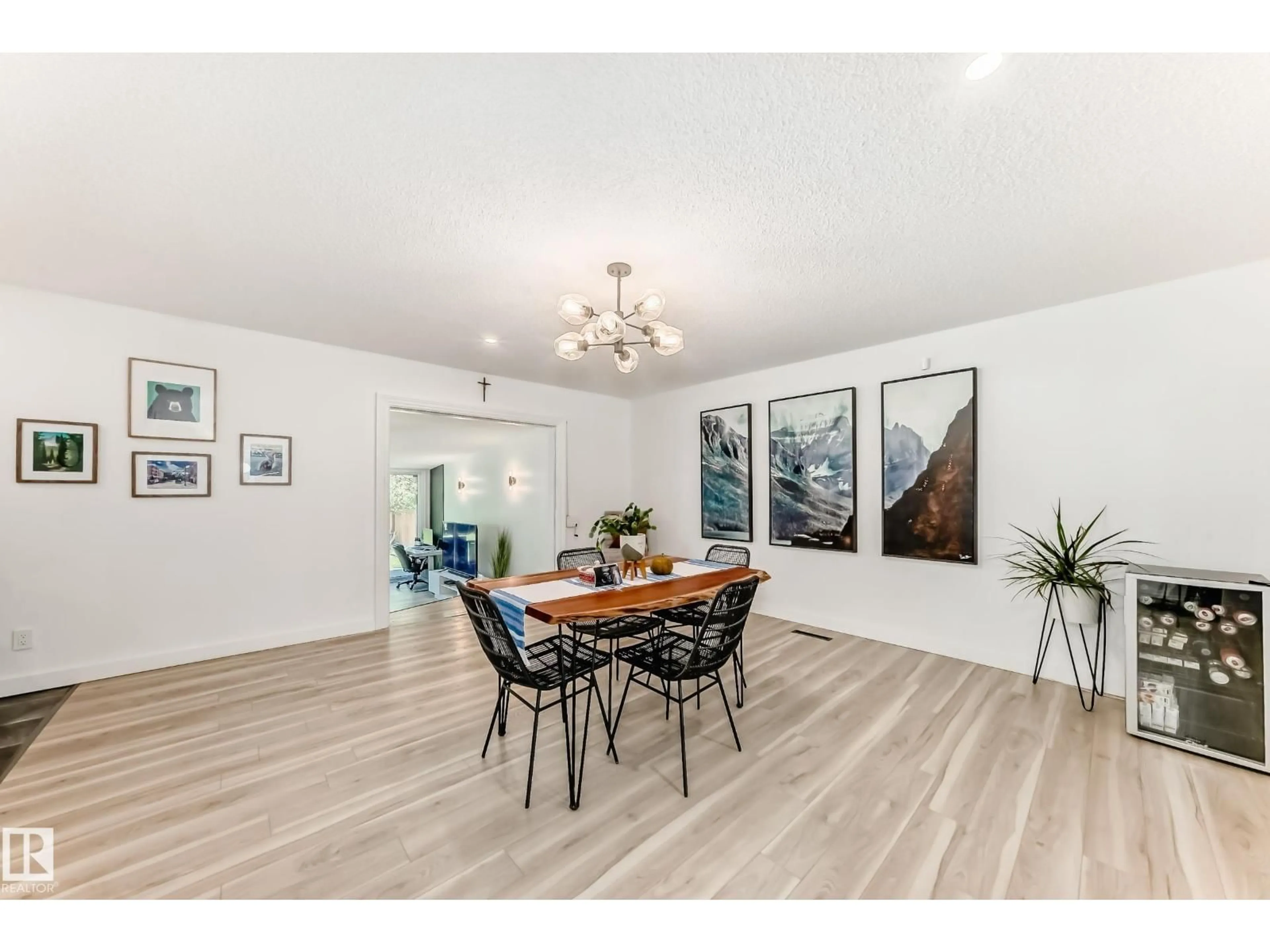 Dining room, wood/laminate floor for 15226 81 AV, Edmonton Alberta T5R3P1
