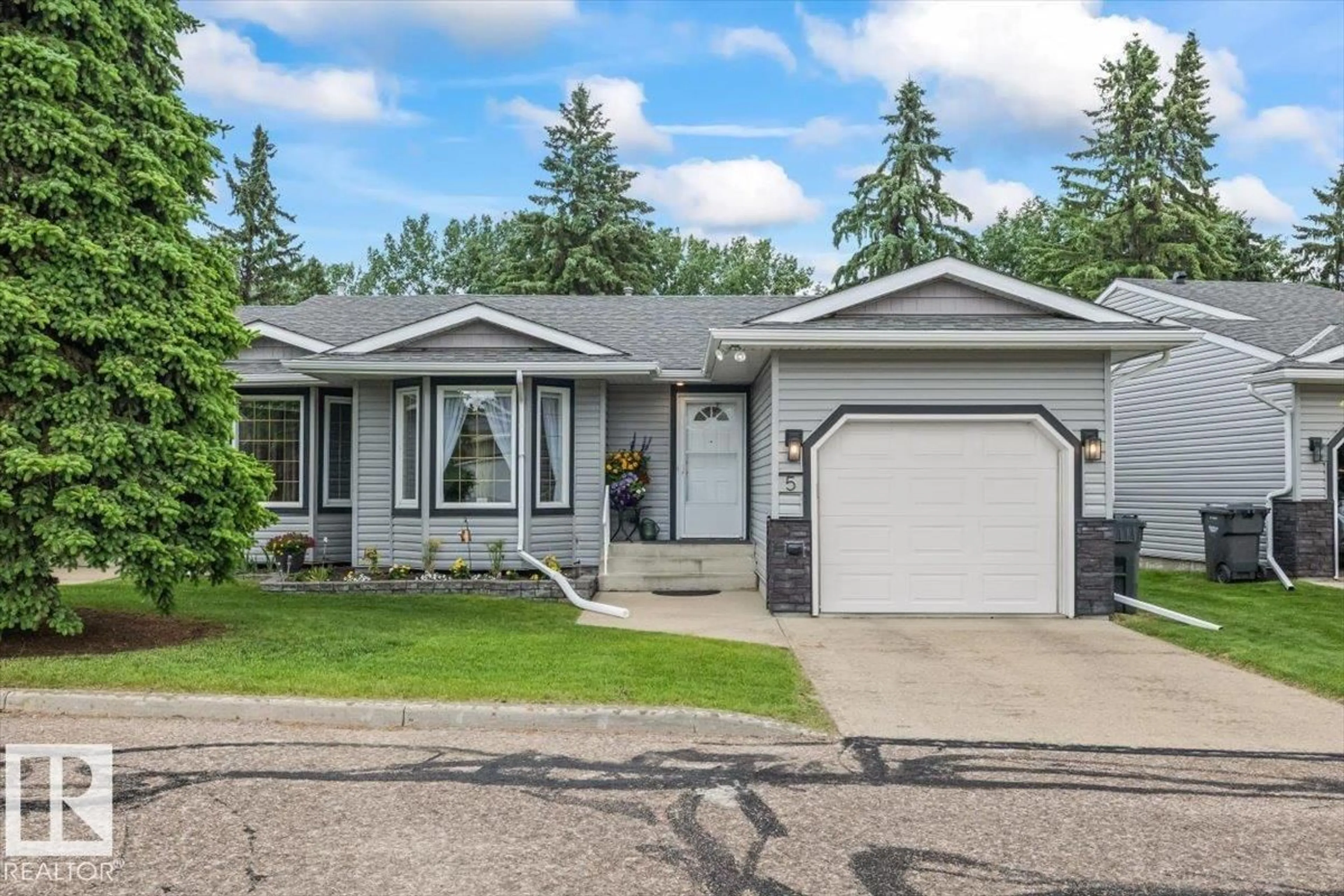 Home with vinyl exterior material, street for 2A - 5 FIELDSTONE DR, Spruce Grove Alberta T7X3E7