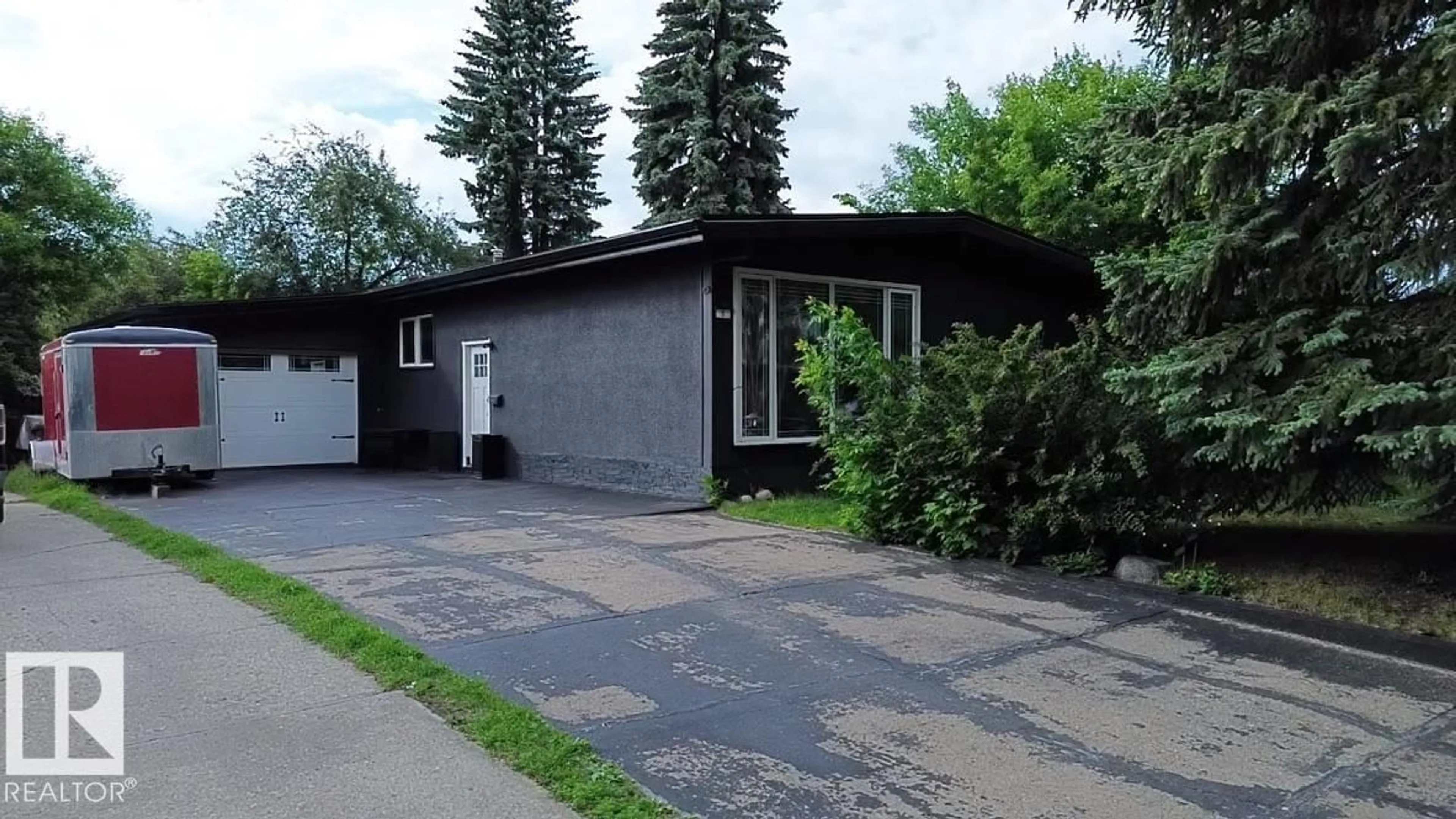 Home with vinyl exterior material, street for 5 SORREL CR, St. Albert Alberta T8N0K4