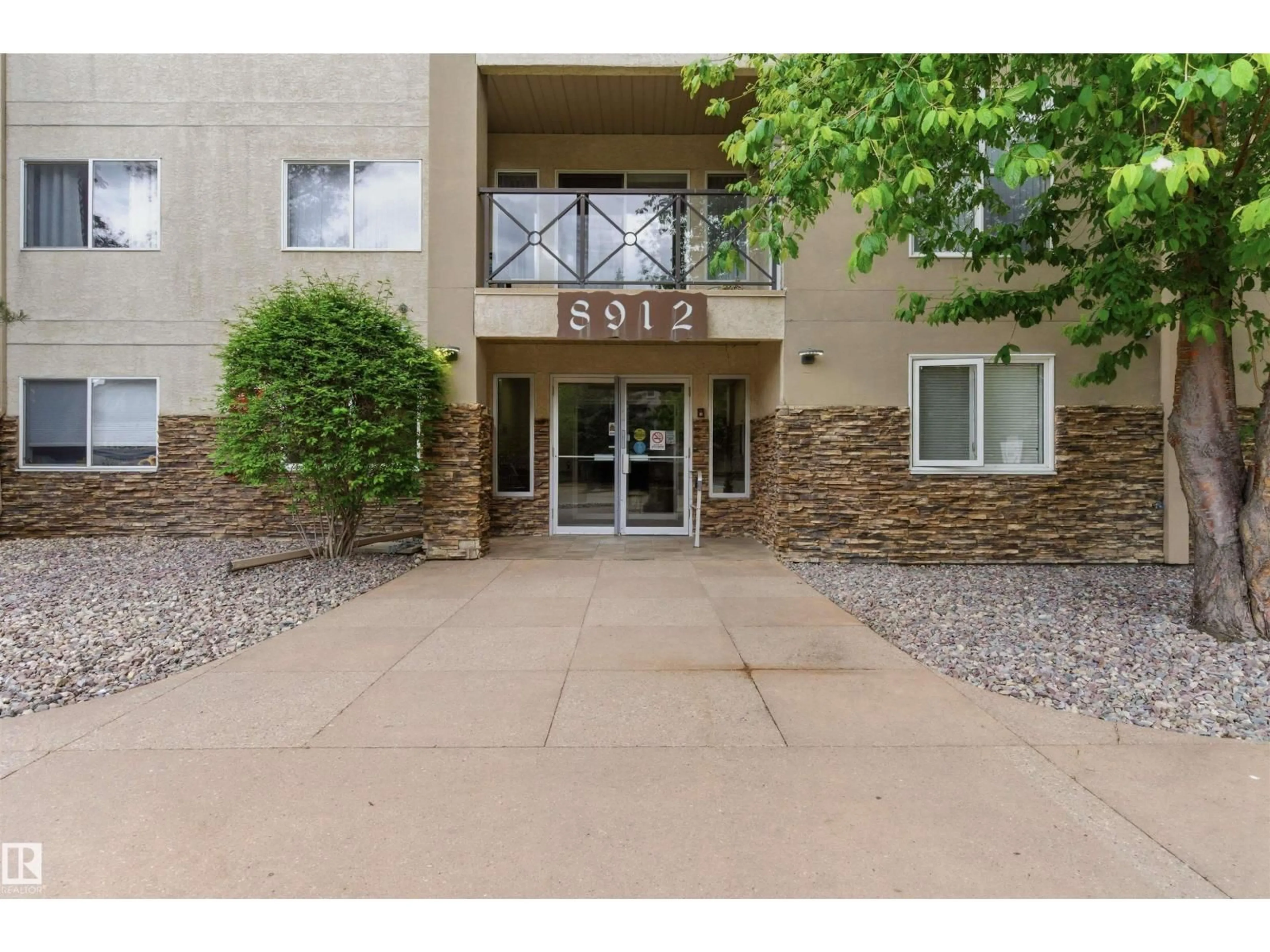 Indoor foyer for #309 - 8912 156 ST, Edmonton Alberta T5R5Z2