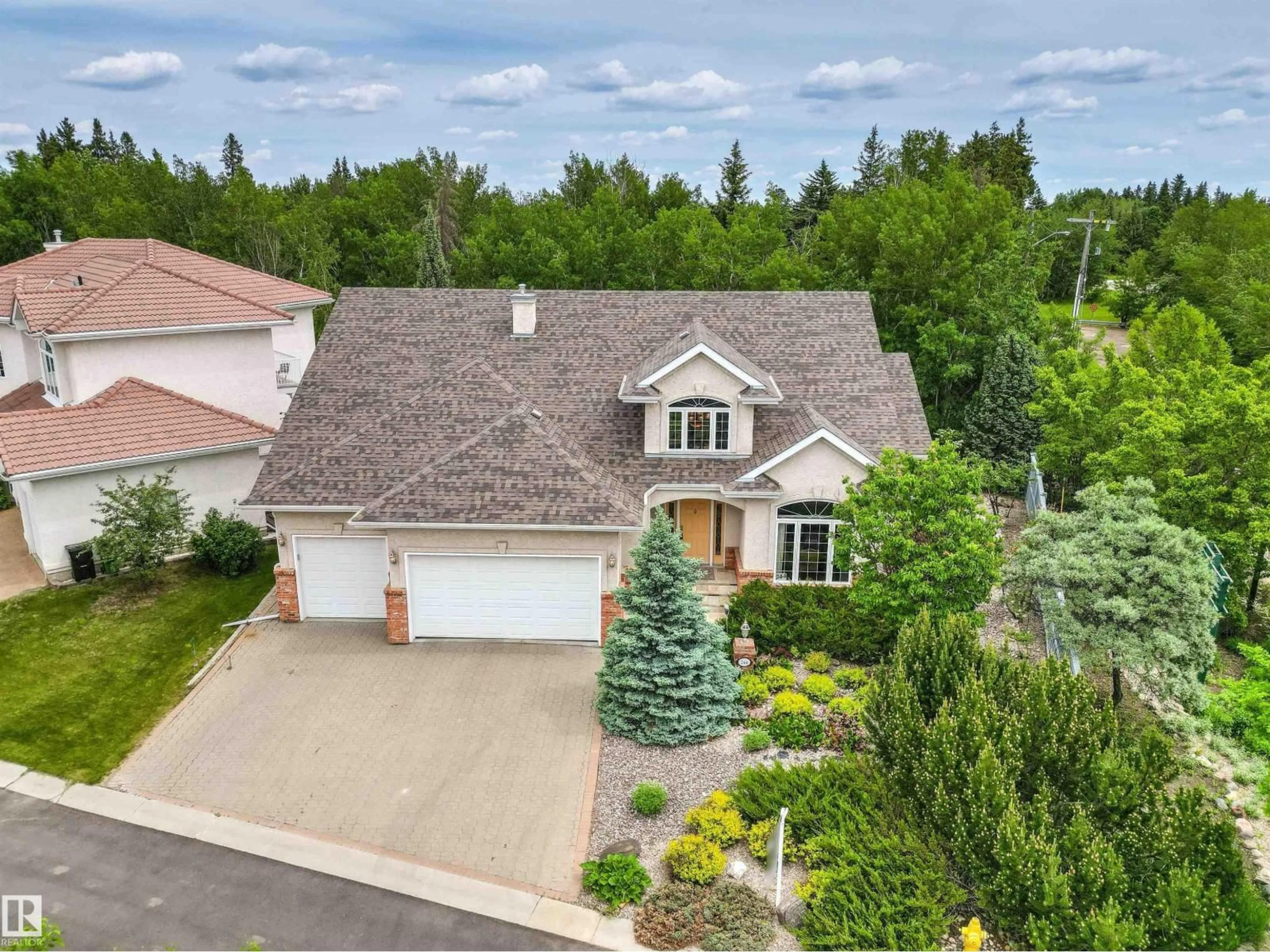 A pic from outside/outdoor area/front of a property/back of a property/a pic from drone, street for 244 WOLF WILLOW RD, Edmonton Alberta T5T6N3