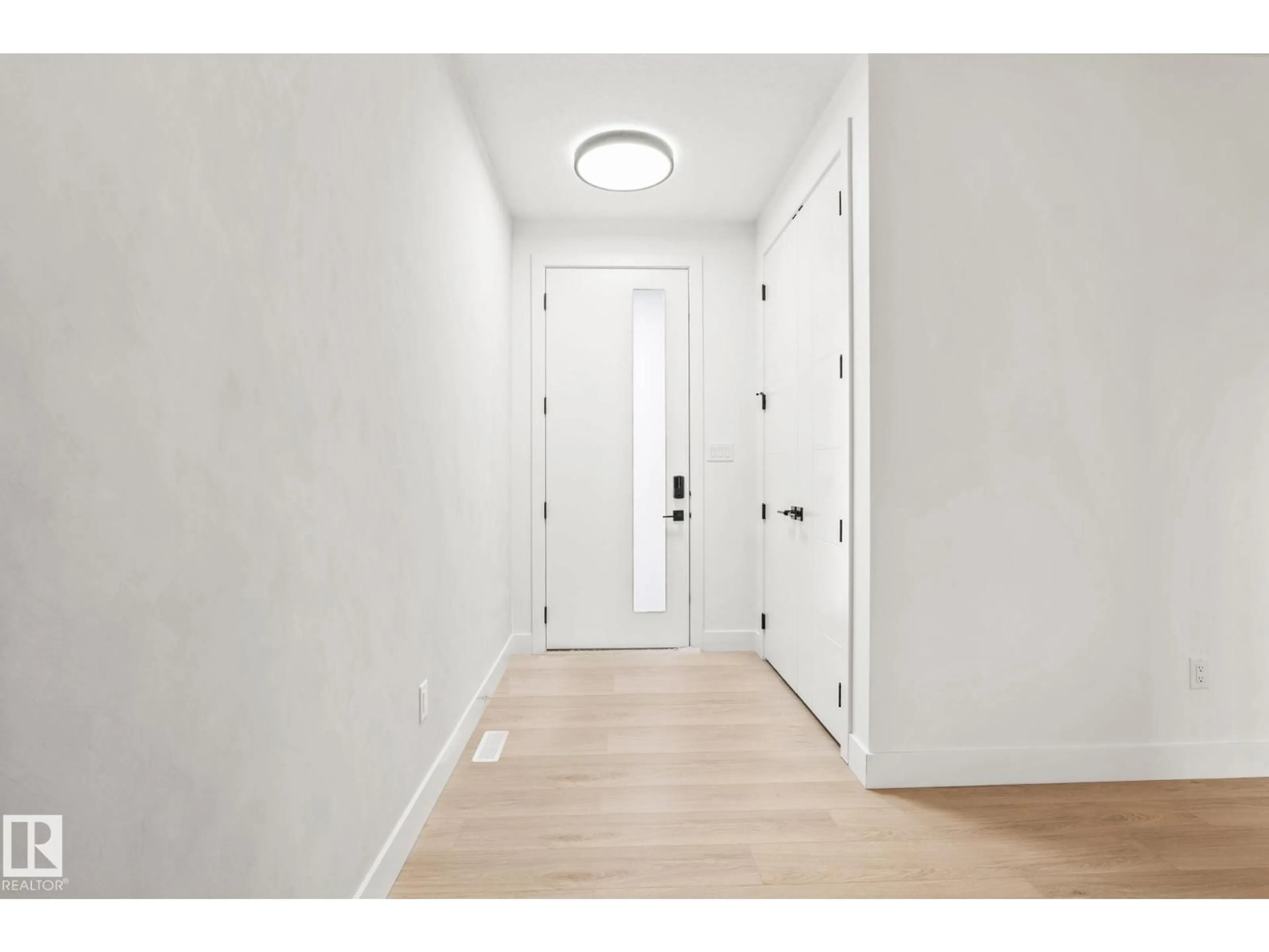 Indoor entryway for NW - 13111 187 AV, Edmonton Alberta T6V0P4