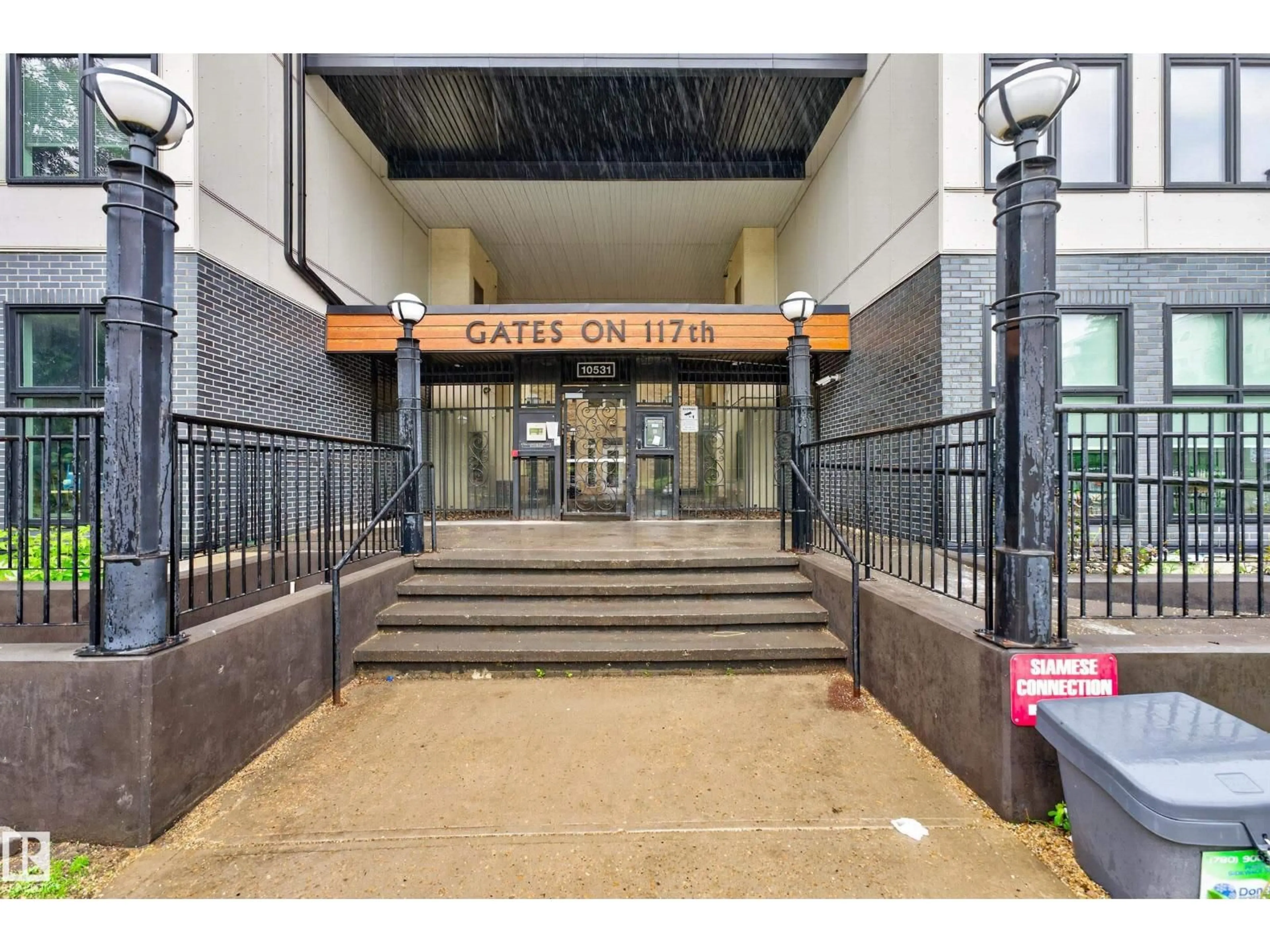 Indoor foyer for #410 - 10531 117 ST NW, Edmonton Alberta T5H0A8