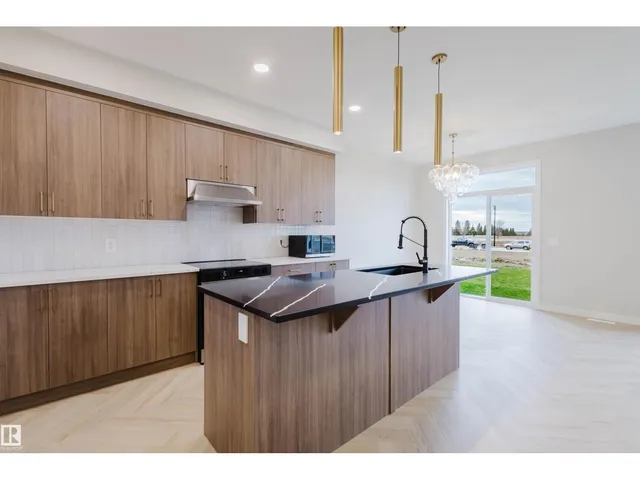SW - 8298 KIRIAK LO, Edmonton 5