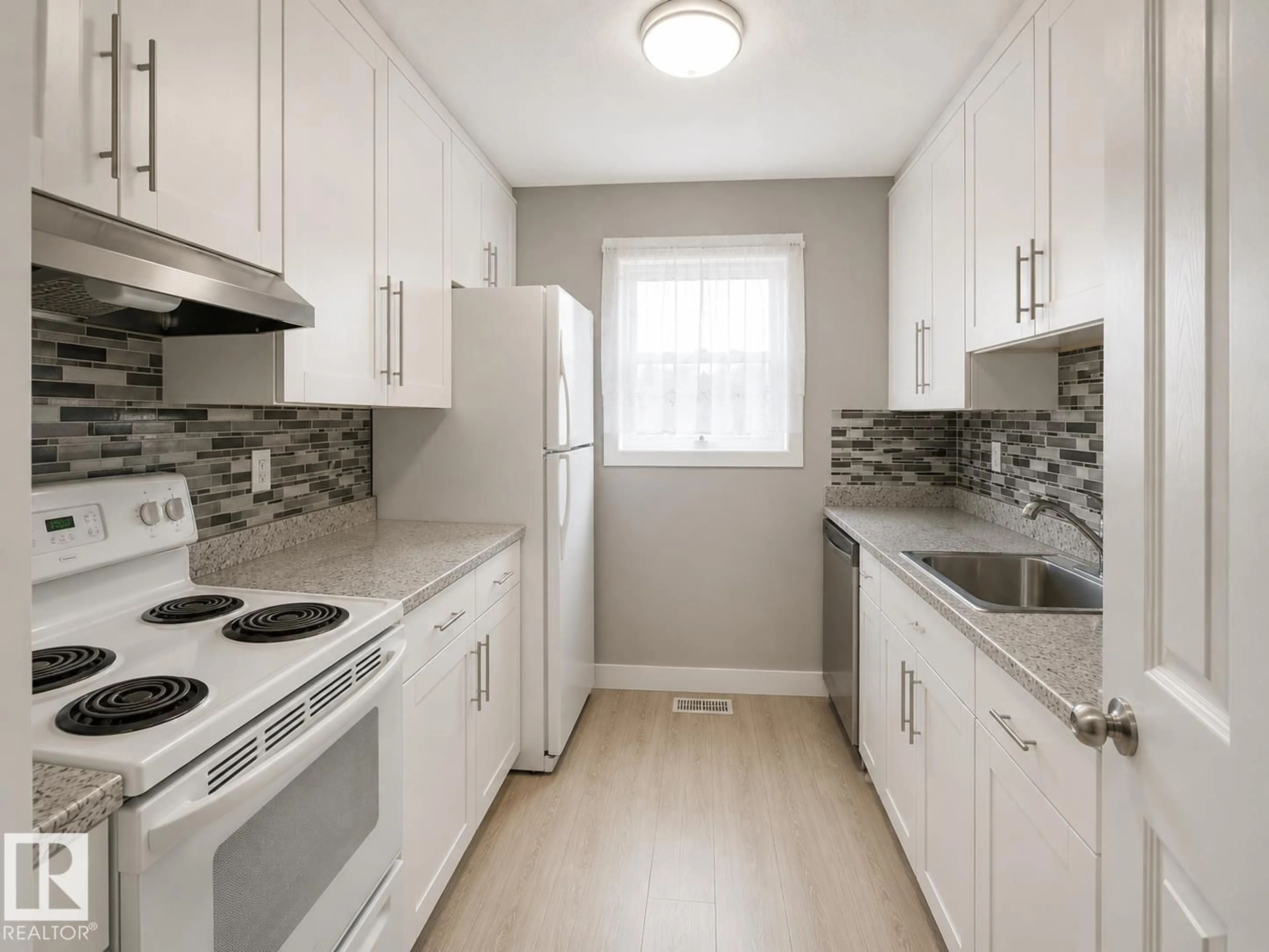 Standard kitchen, unknown for 6348 180ST NW, Edmonton Alberta T5T2J6