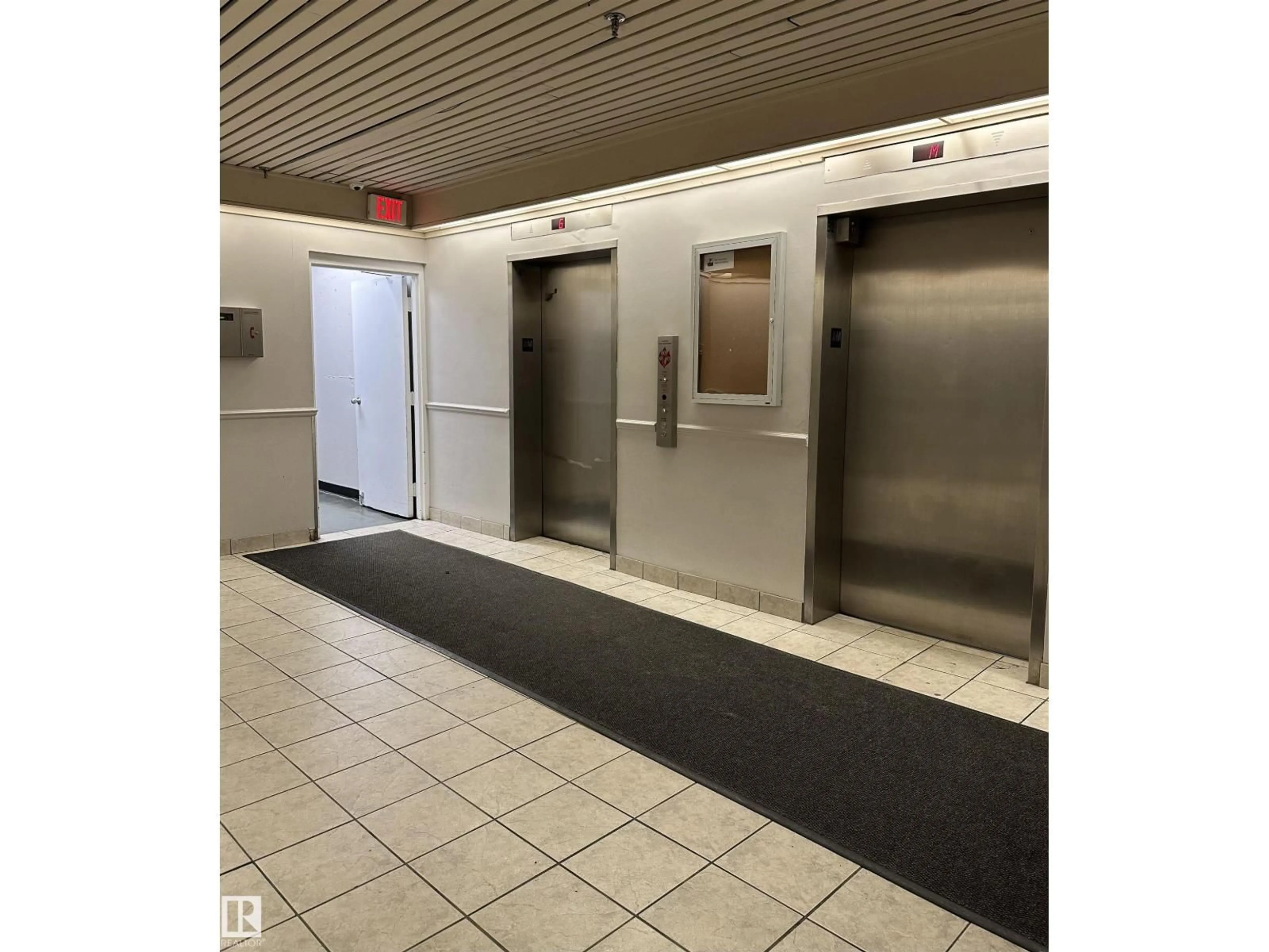 Indoor foyer for 706 - 10145 109 ST NW, Edmonton Alberta T5J3M5
