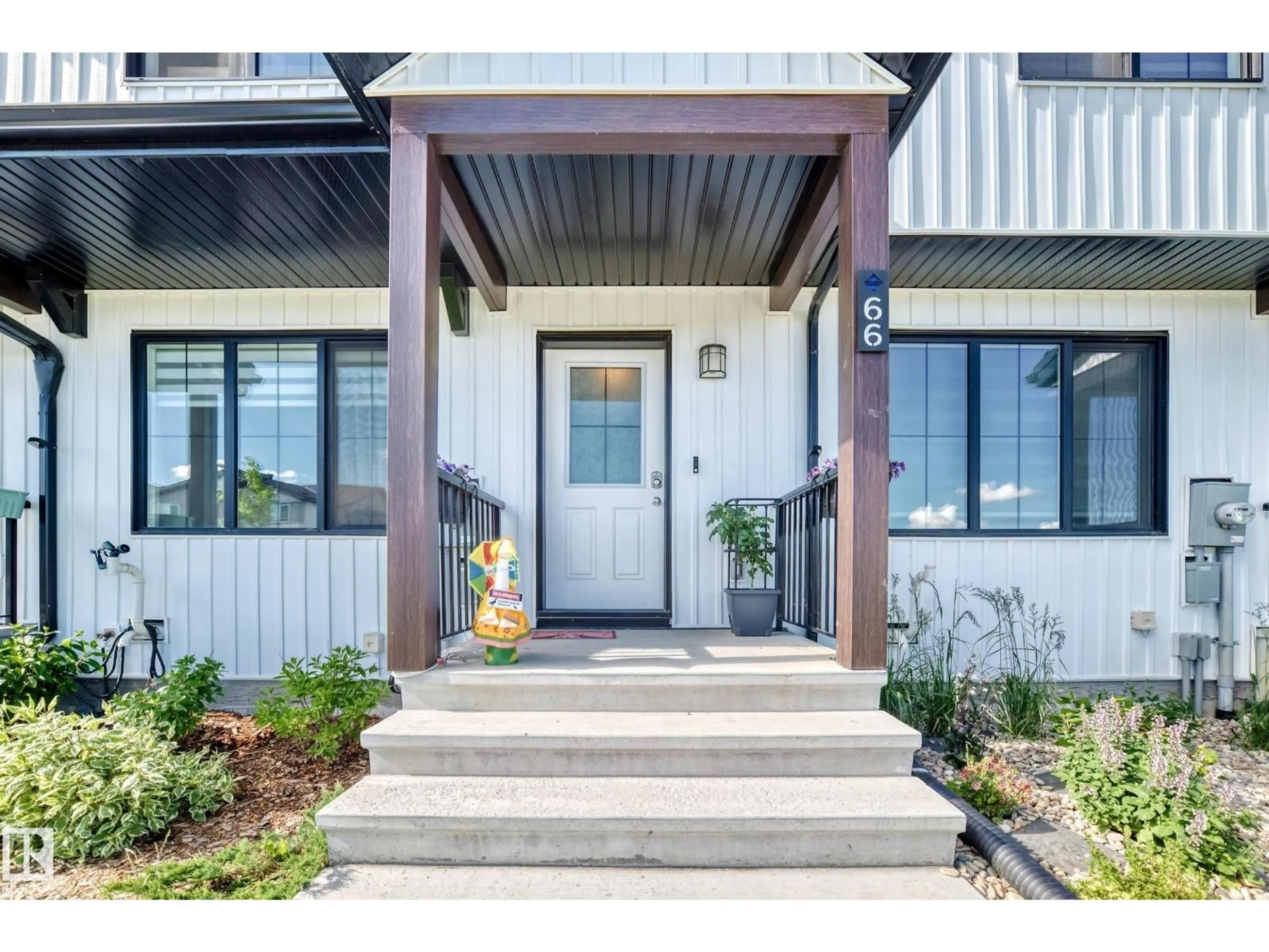 Indoor entryway for 66 SIGNET RD, Sherwood Park Alberta T8H2Y3