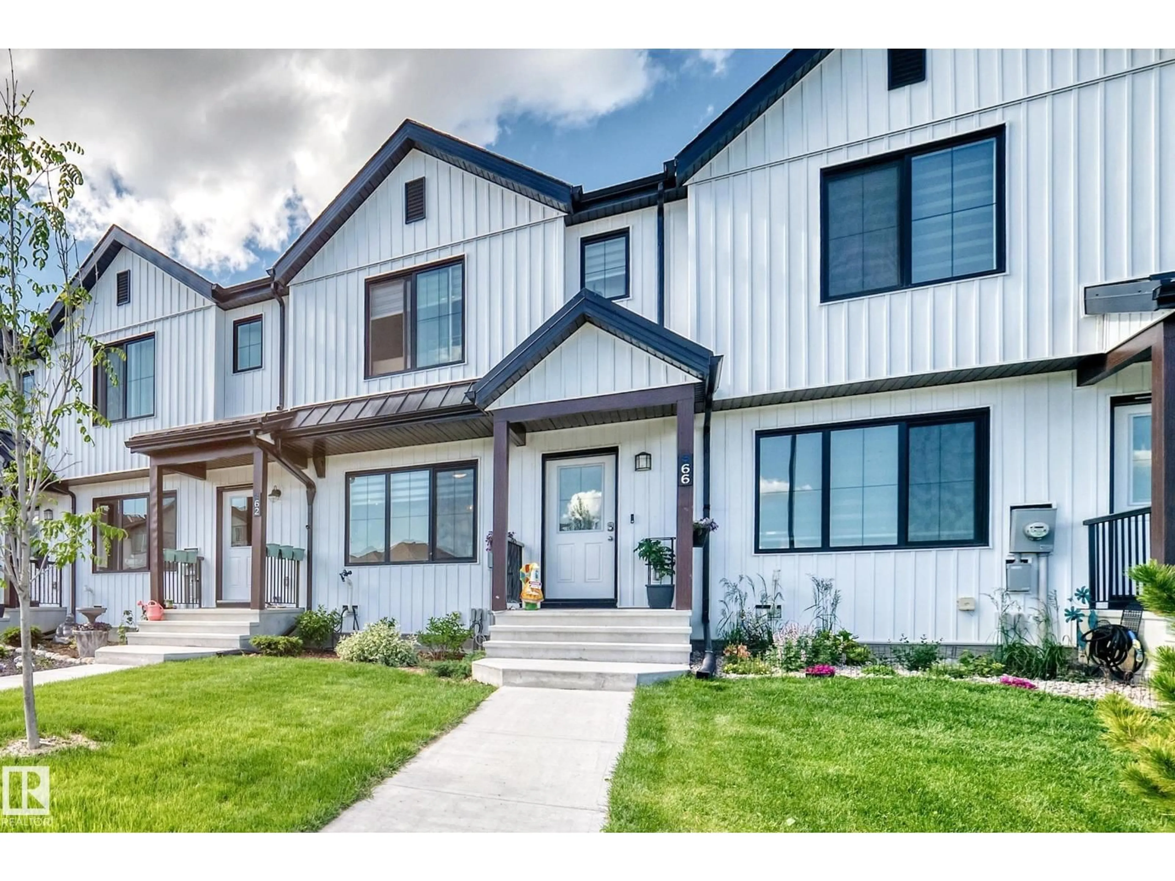 Home with vinyl exterior material, street for 66 SIGNET RD, Sherwood Park Alberta T8H2Y3