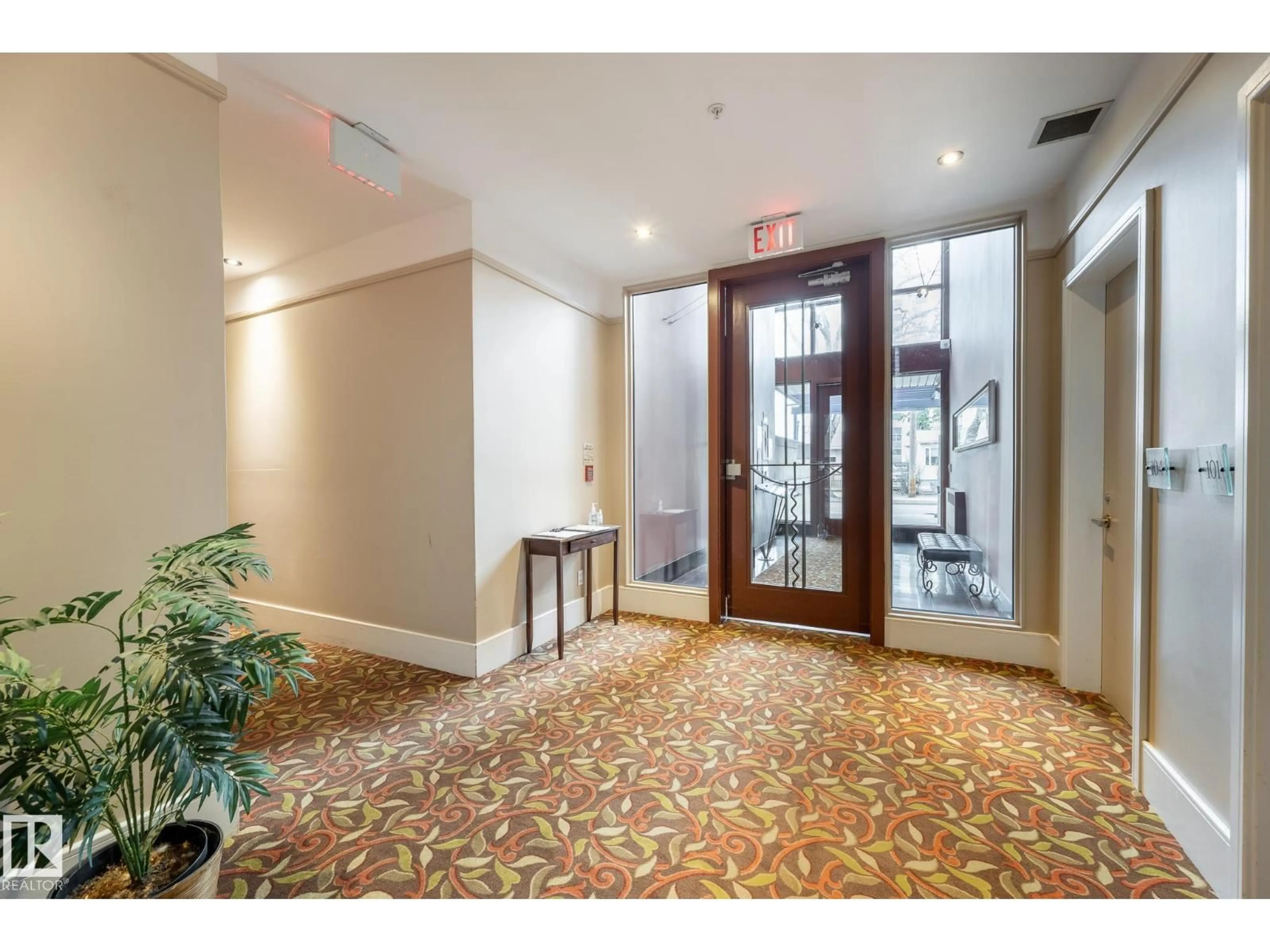 Indoor foyer for 403 - 11415 100 AV, Edmonton Alberta T5K0J5