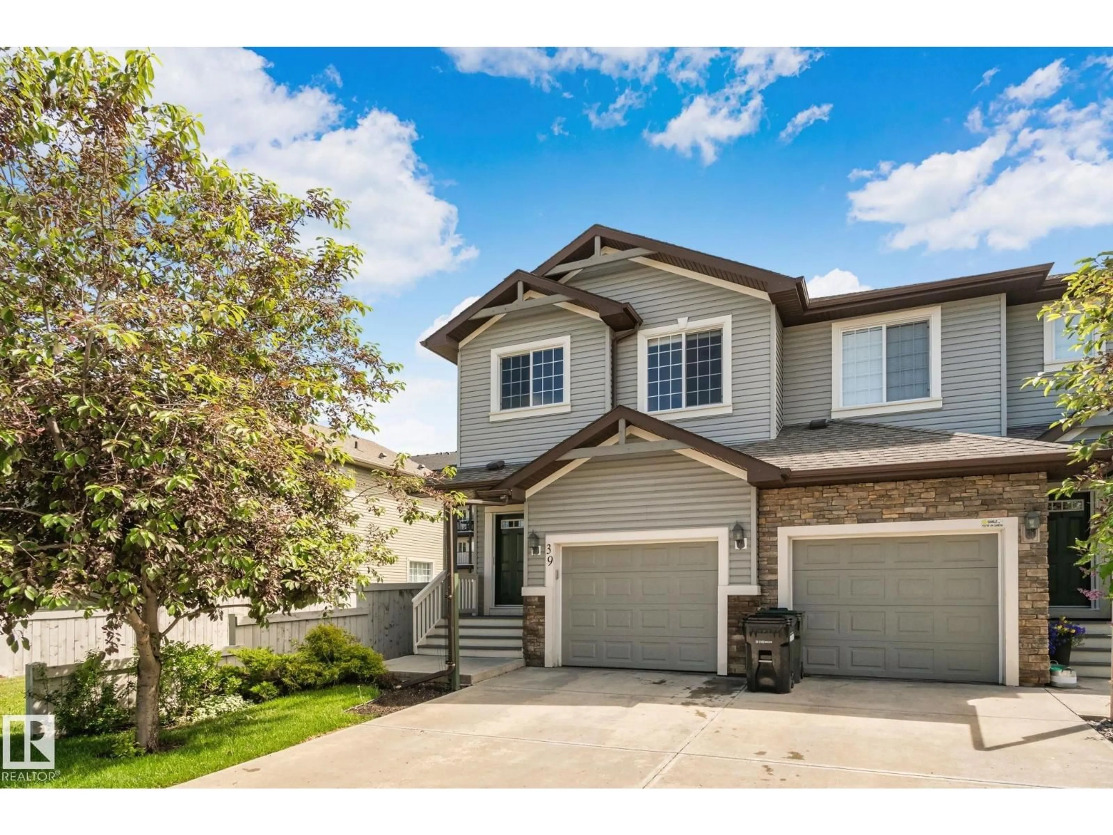 Home with vinyl exterior material, street for 39 MEADOWVIEW CO, Spruce Grove Alberta T7X0N2