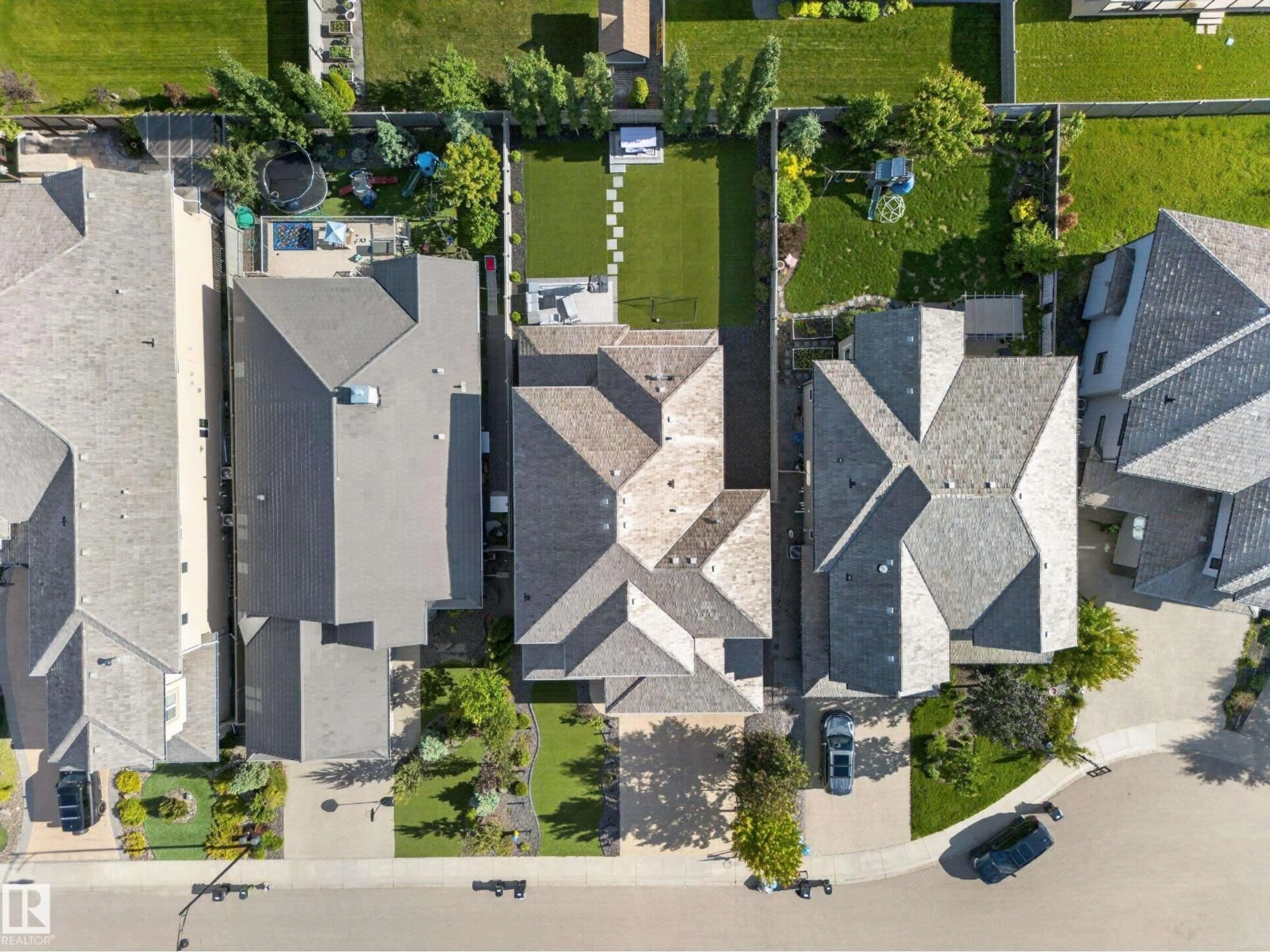 A pic from outside/outdoor area/front of a property/back of a property/a pic from drone, street for 4407 WESTCLIFF CL, Edmonton Alberta T6W2L2