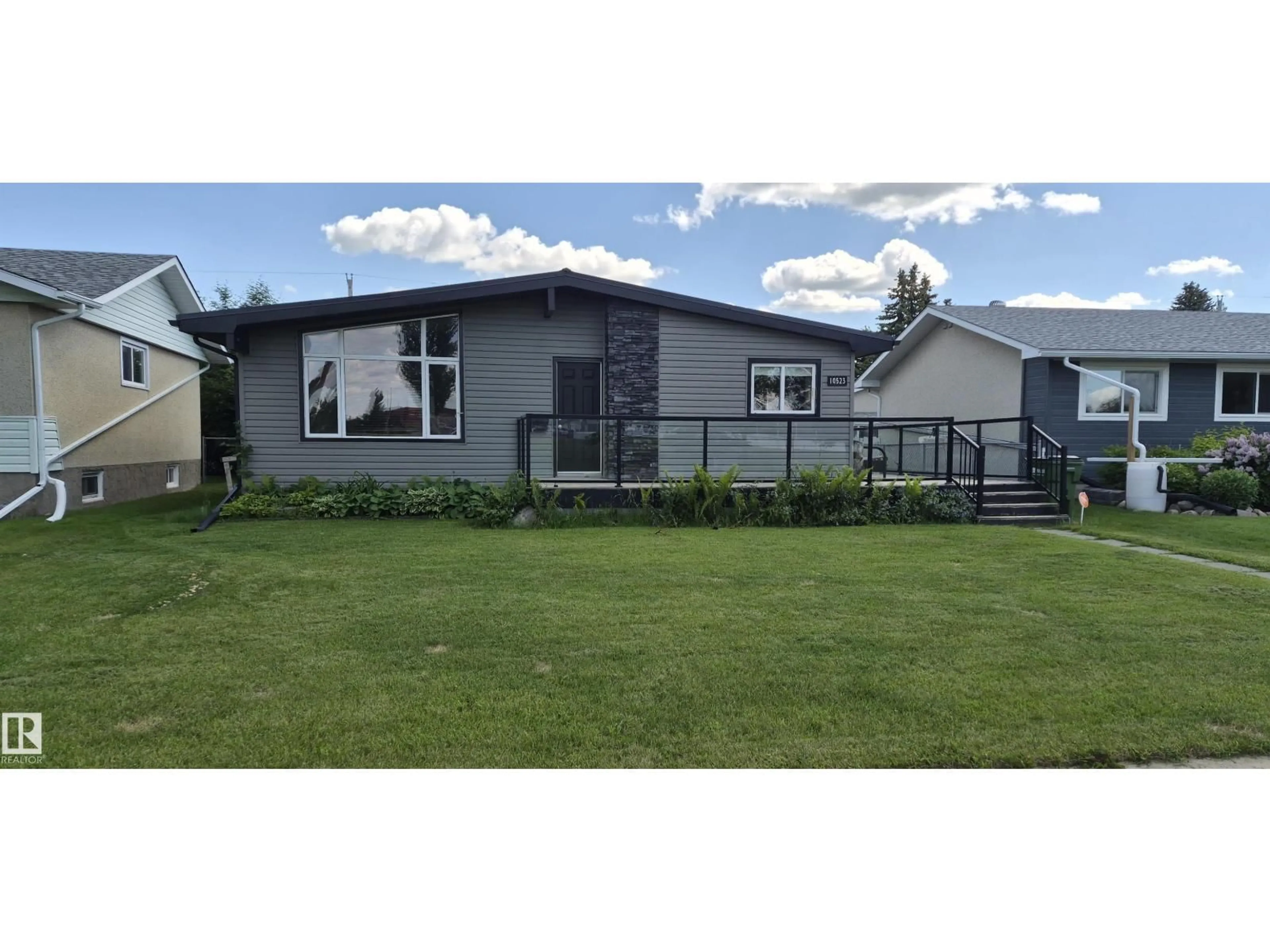 Home with vinyl exterior material, unknown for 10523 105 ST, Westlock Alberta T7P1M3