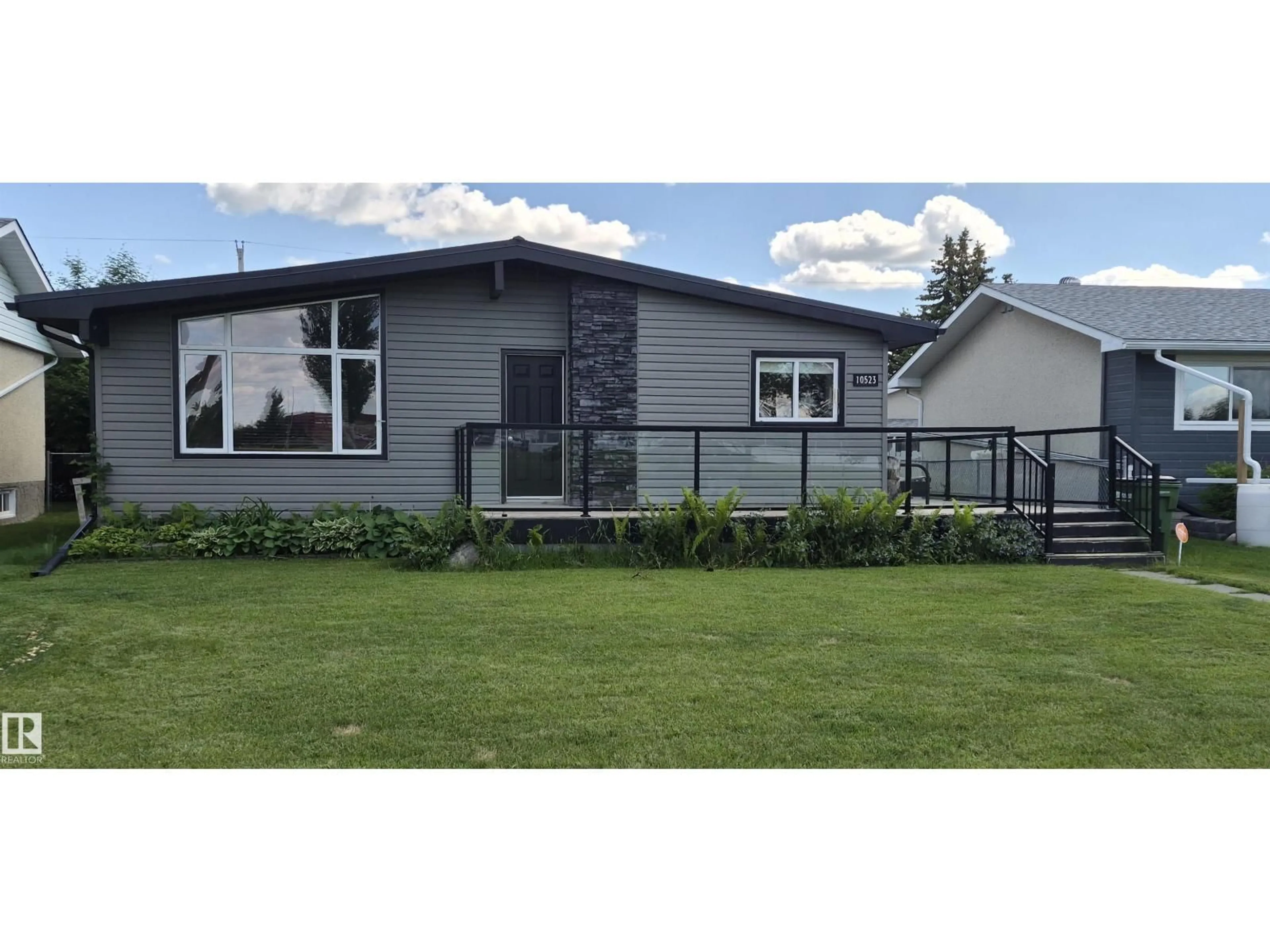 Home with vinyl exterior material, unknown for 10523 105 ST, Westlock Alberta T7P1M3