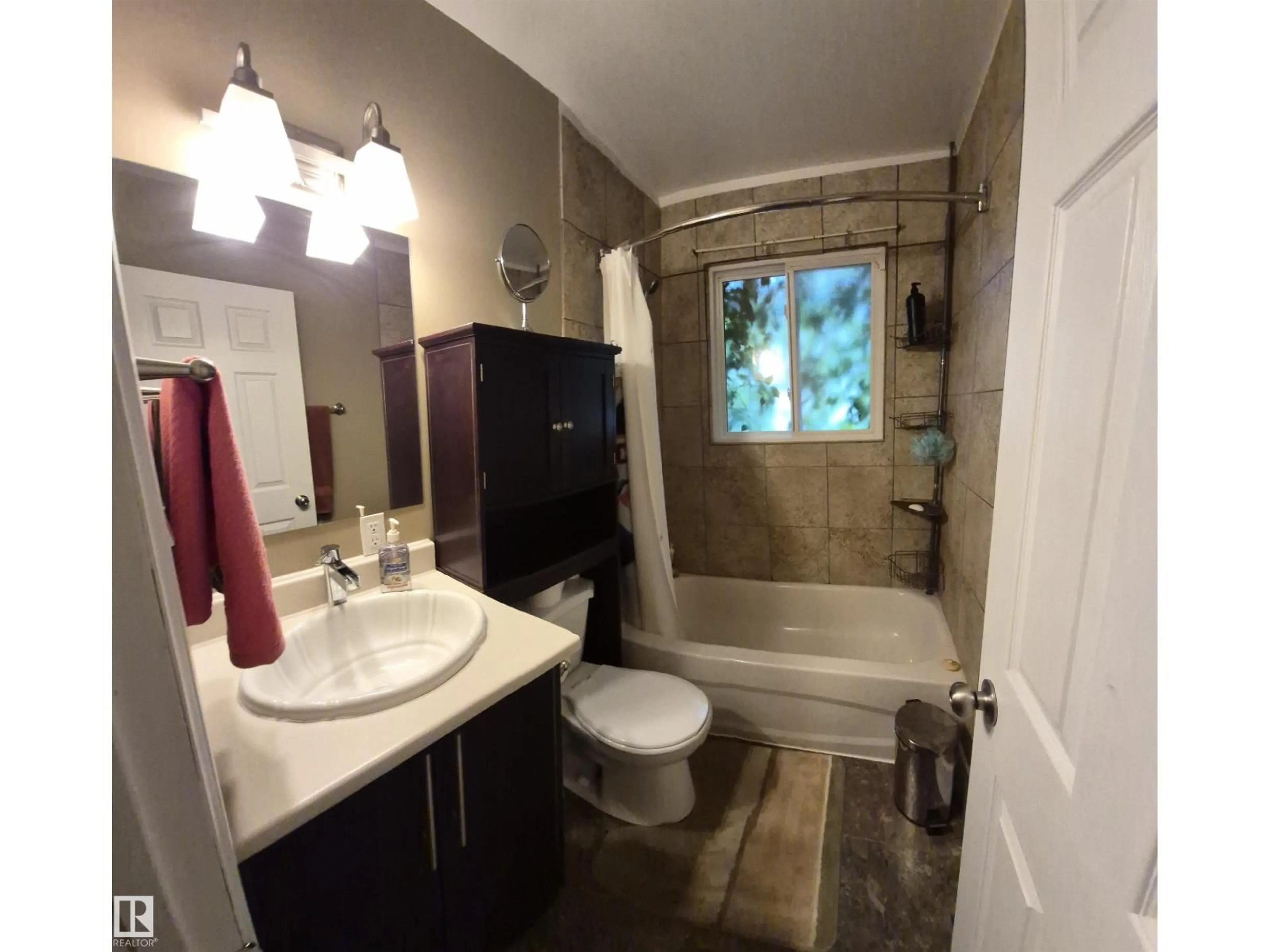 Standard bathroom, ceramic/tile floor for 10523 105 ST, Westlock Alberta T7P1M3