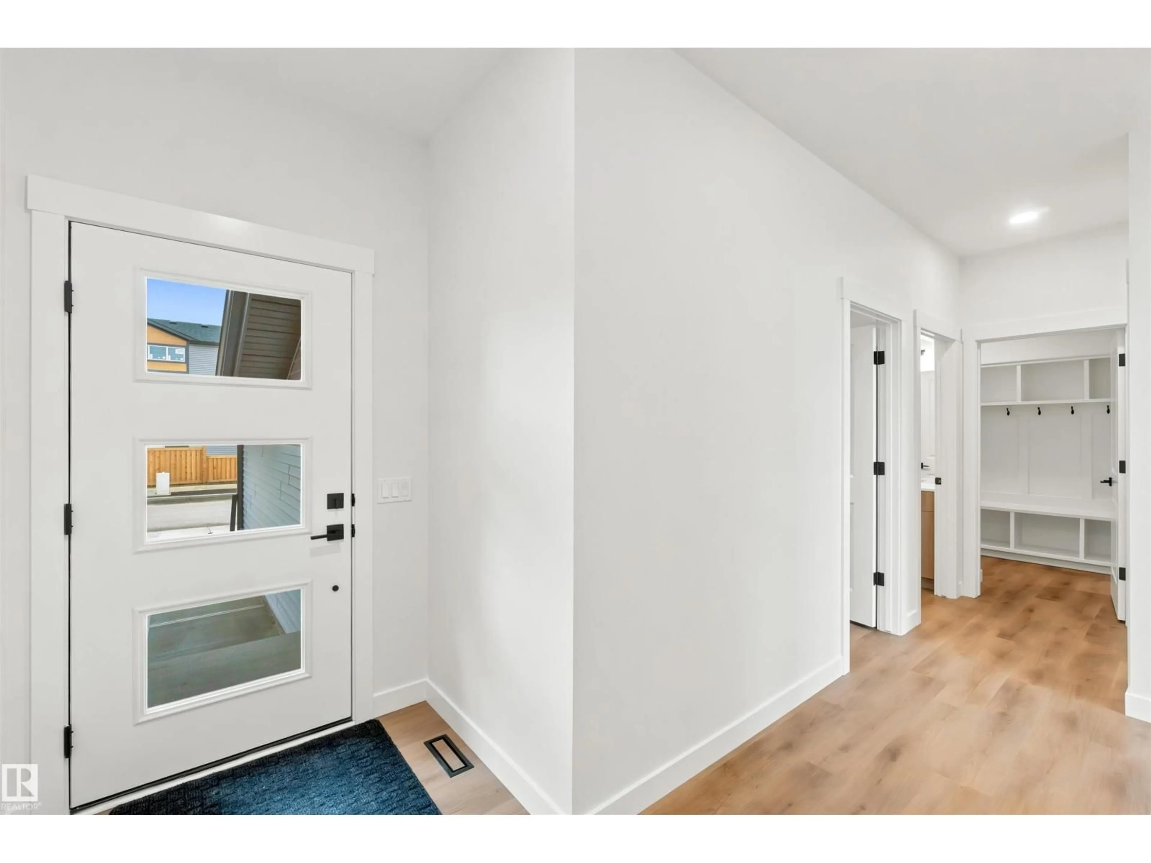 Indoor entryway for SW - 2232 5 AV, Edmonton Alberta T6X3L8