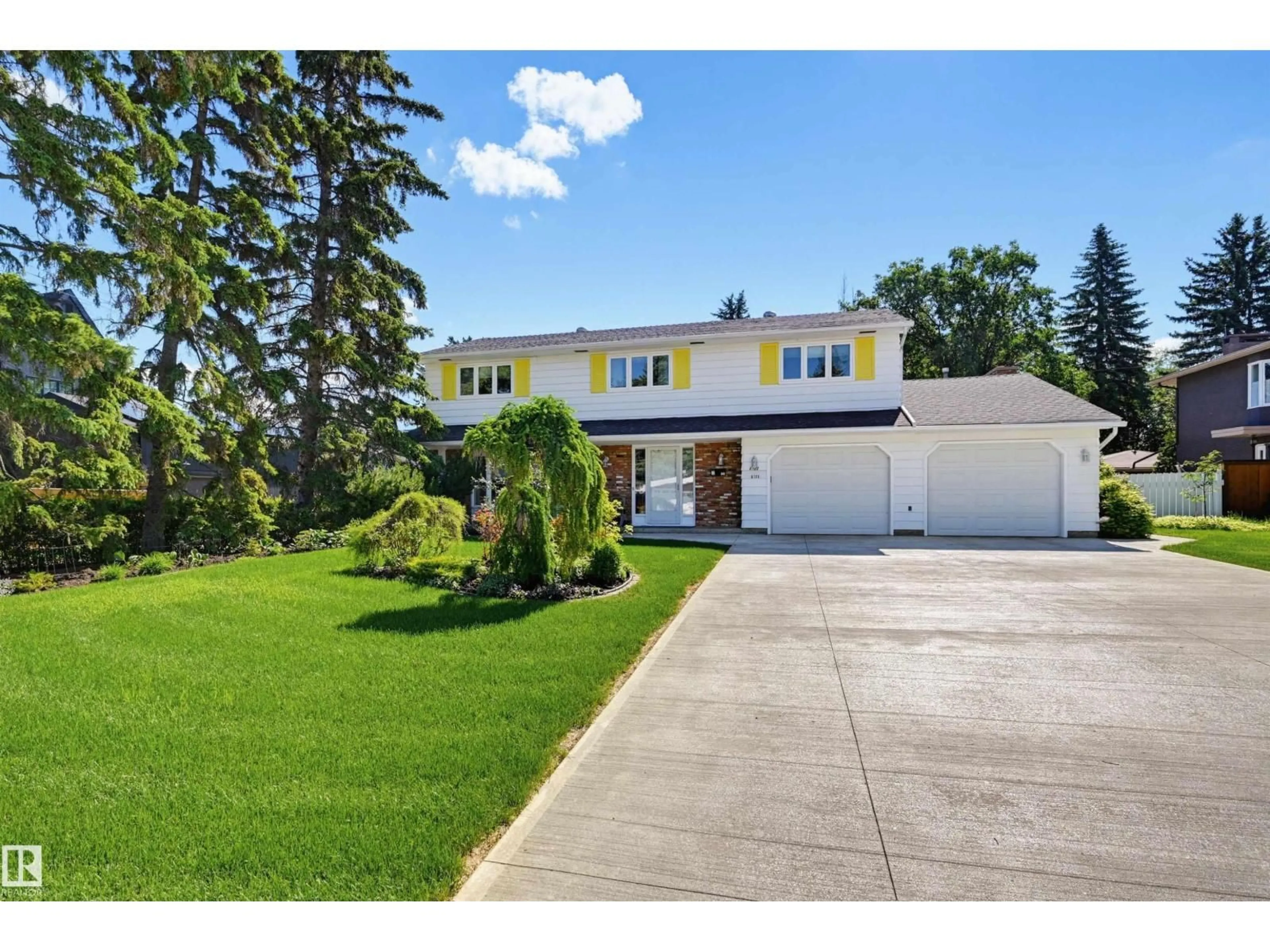 A pic from outside/outdoor area/front of a property/back of a property/a pic from drone, street for 8723 137 ST, Edmonton Alberta T5R0C5