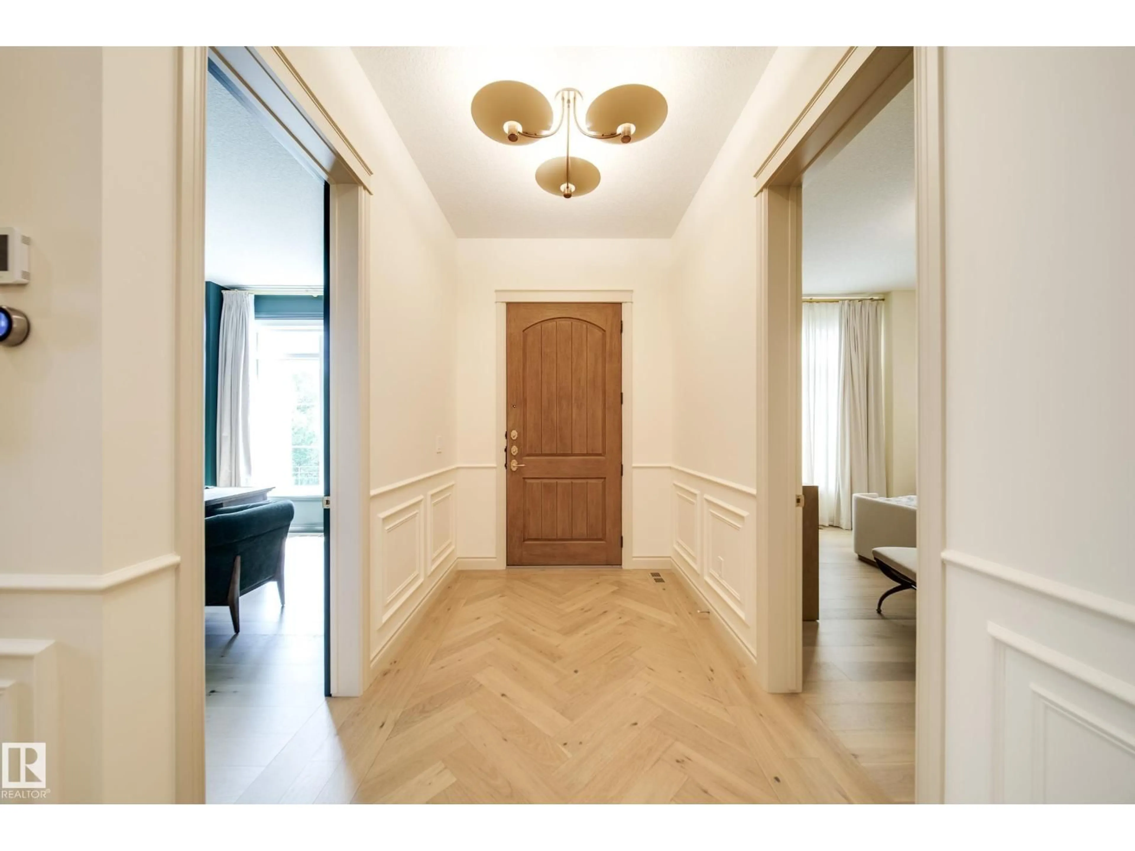 Indoor foyer for 7308 ADA BV, Edmonton Alberta T5B4E5