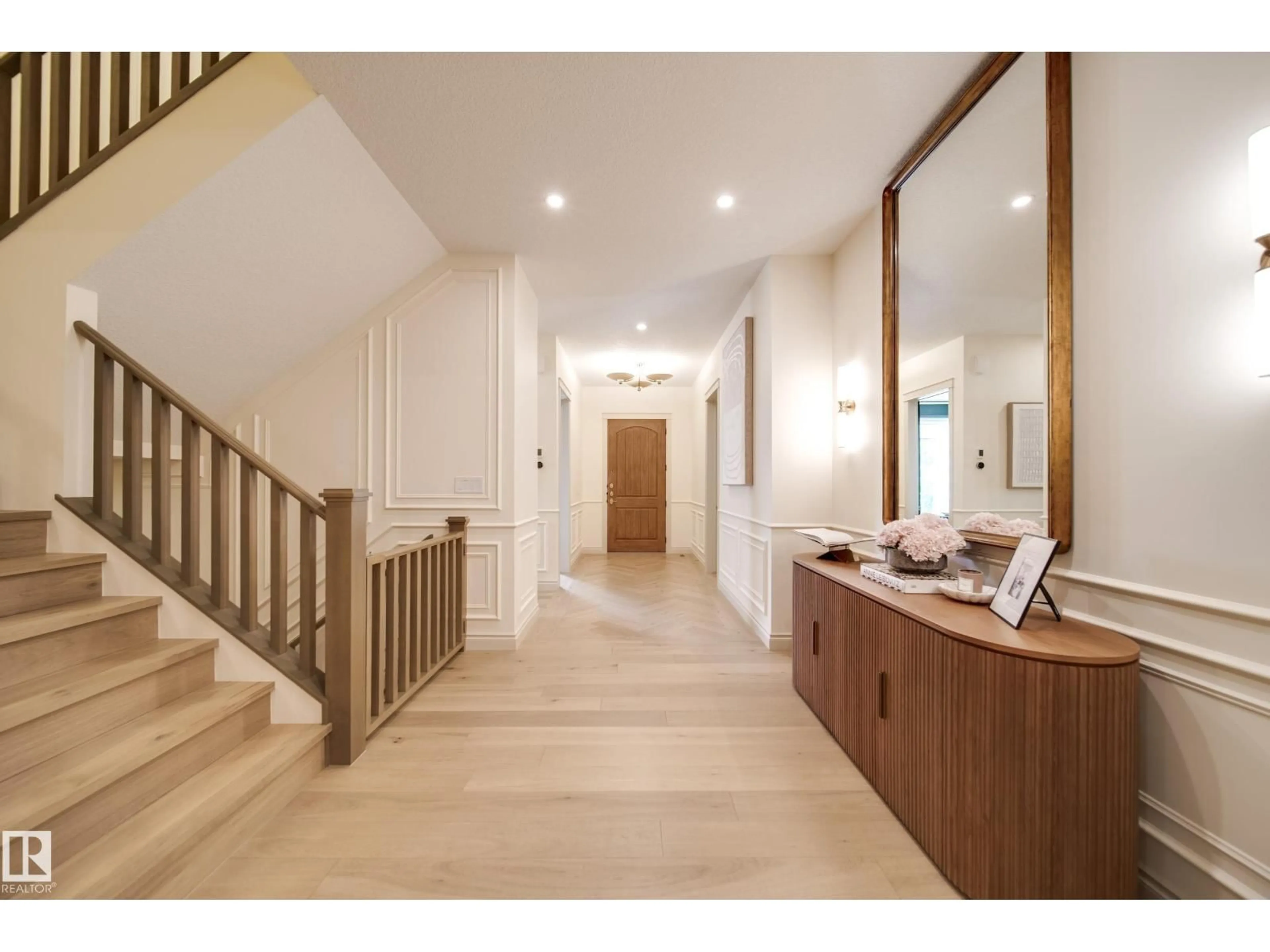 Indoor foyer for 7308 ADA BV, Edmonton Alberta T5B4E5