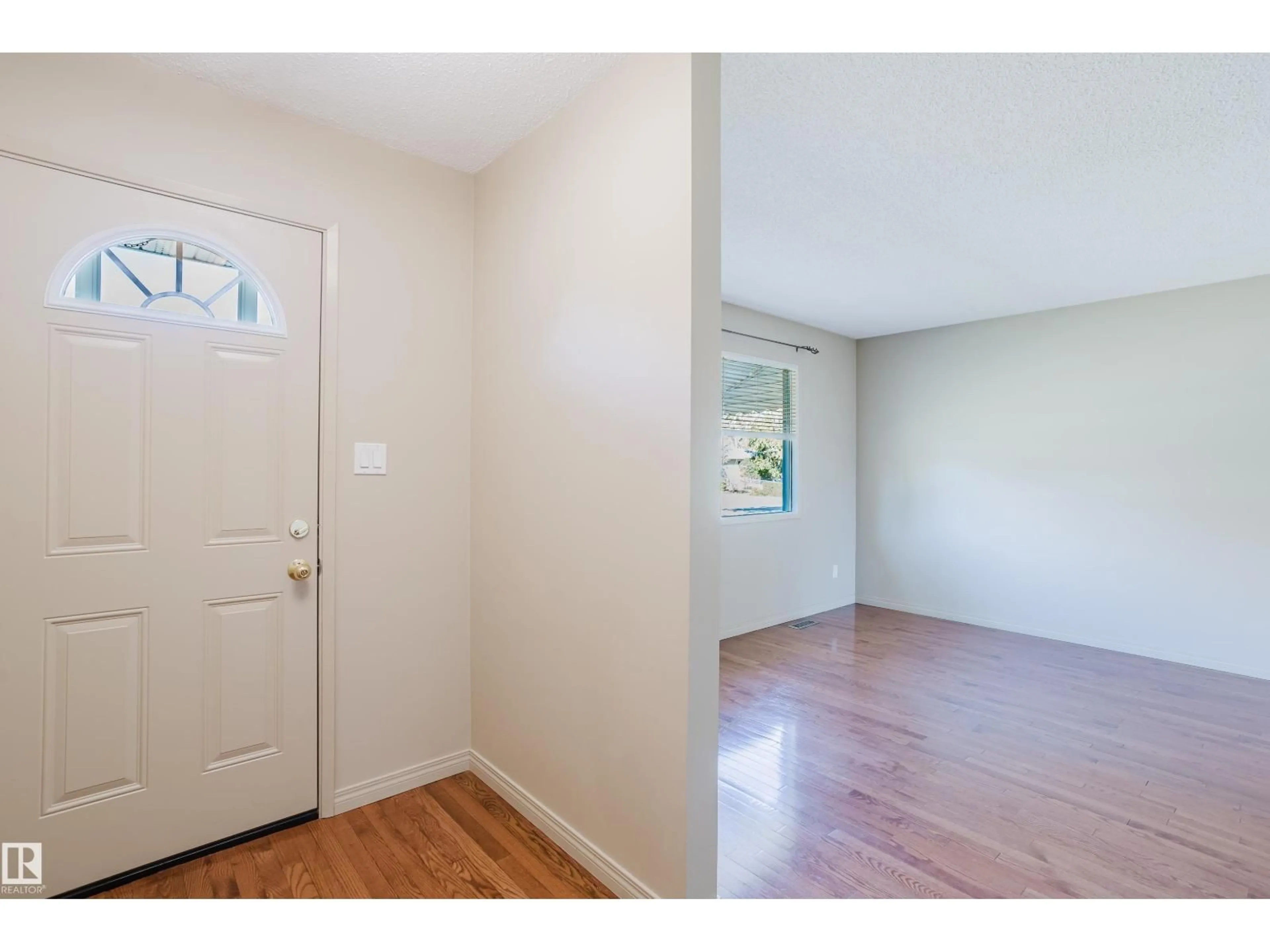 Indoor entryway for S - 30 BRAMPTON ST, Spruce Grove Alberta T7X1E9