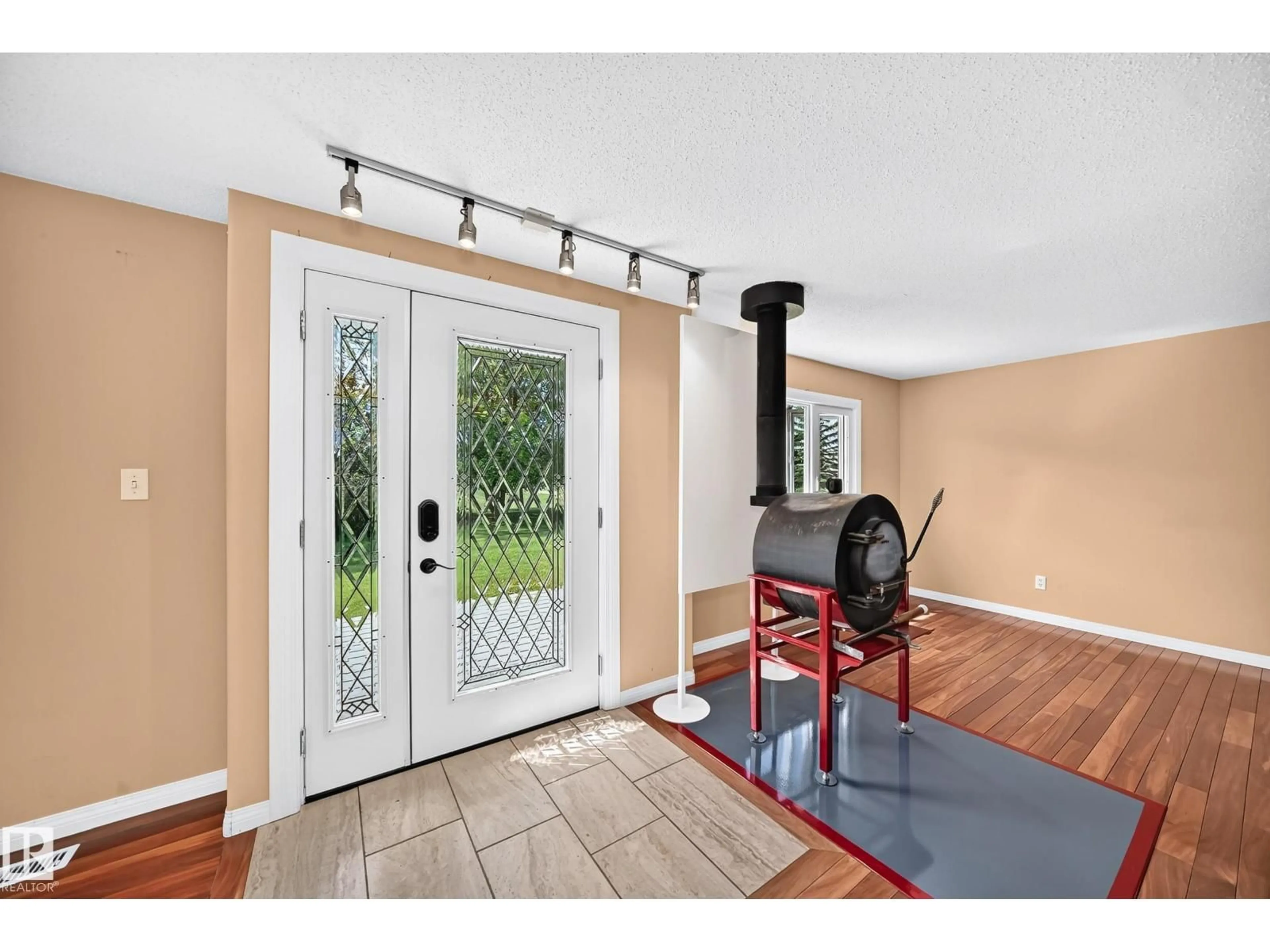 Indoor entryway for 205 - 53110 RGE ROAD 213 NE, Rural Strathcona County Alberta T8G2C3