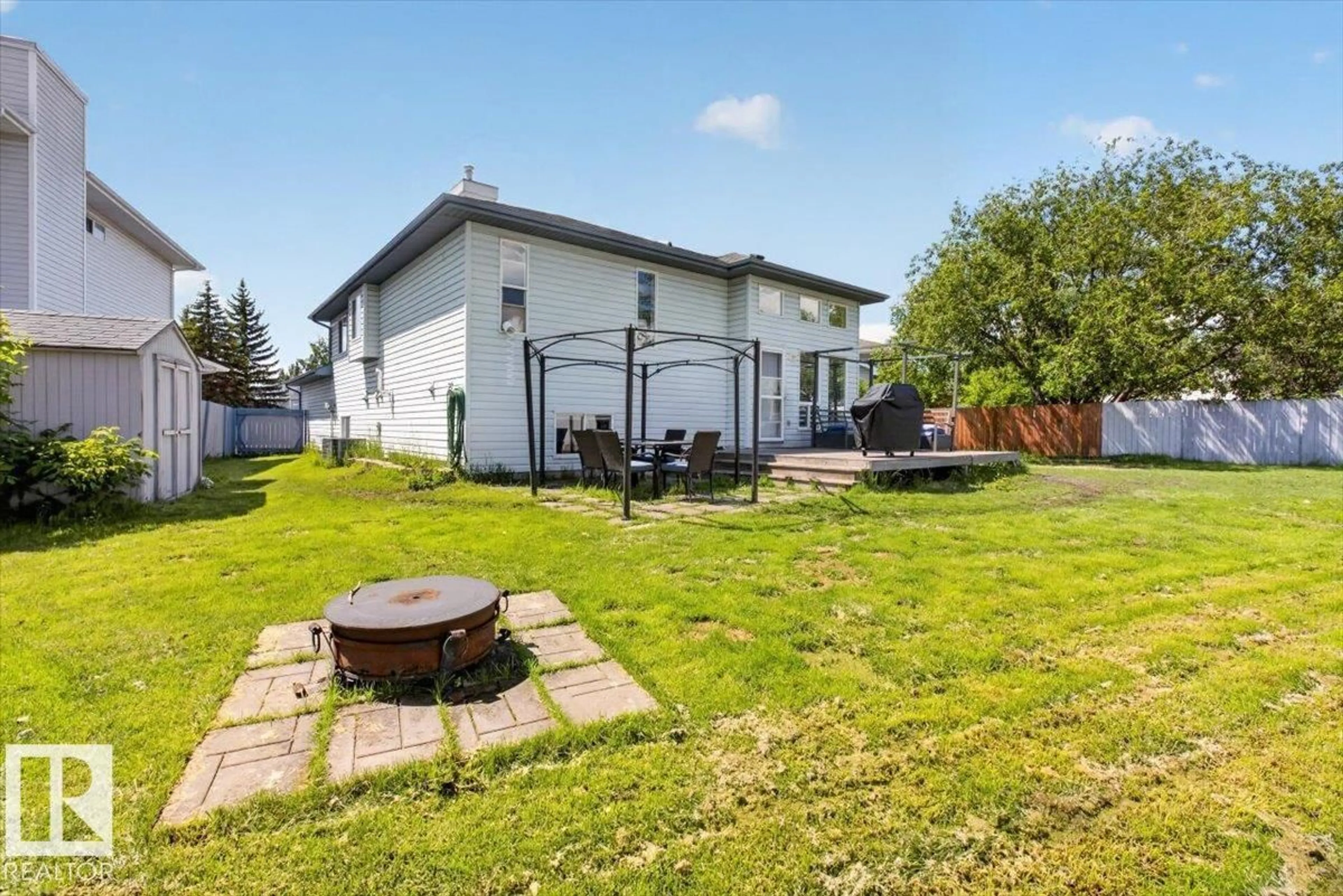 A pic from outside/outdoor area/front of a property/back of a property/a pic from drone, unknown for 3907 33 ST, Edmonton Alberta T6T1J7