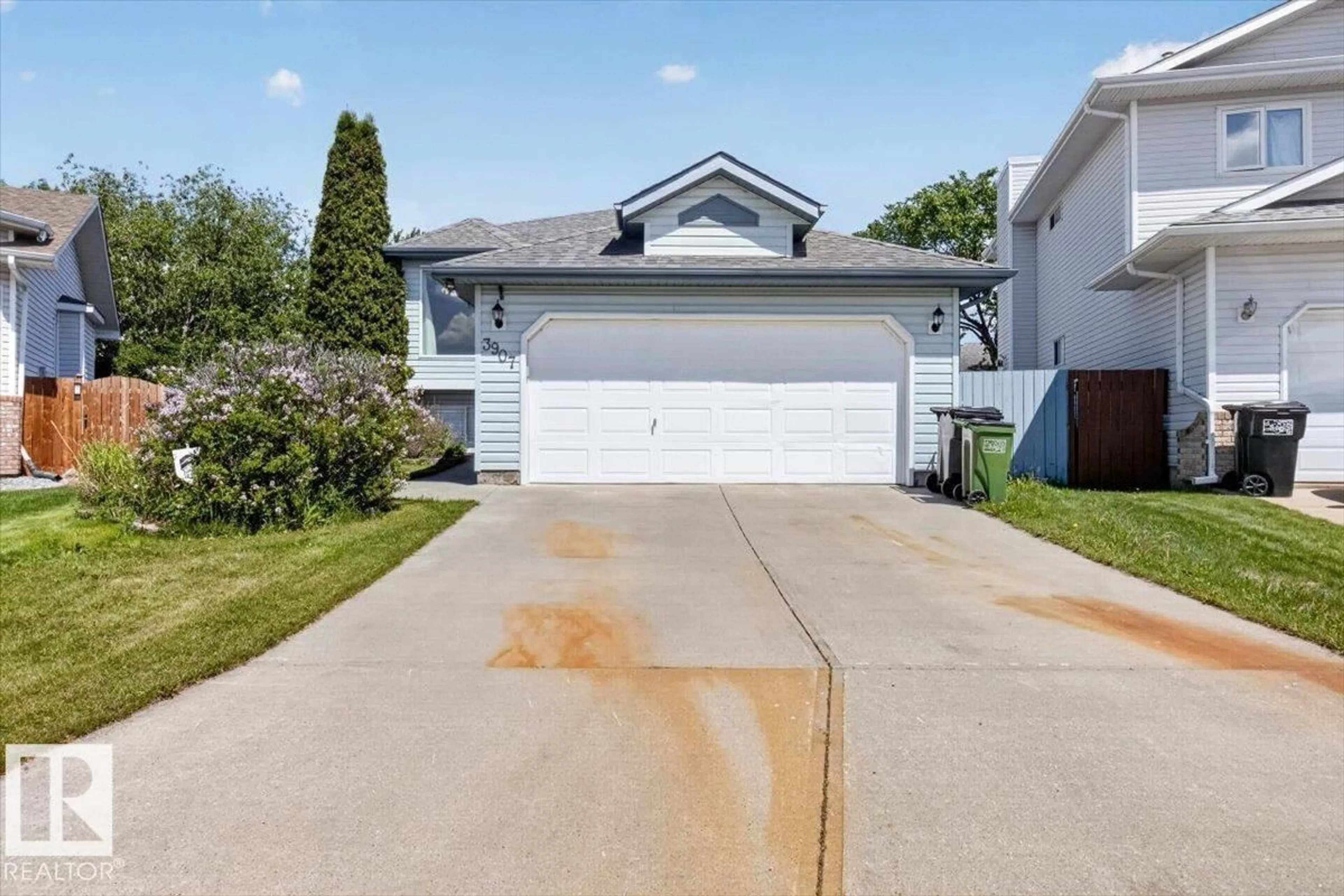 Home with vinyl exterior material, street for 3907 33 ST, Edmonton Alberta T6T1J7