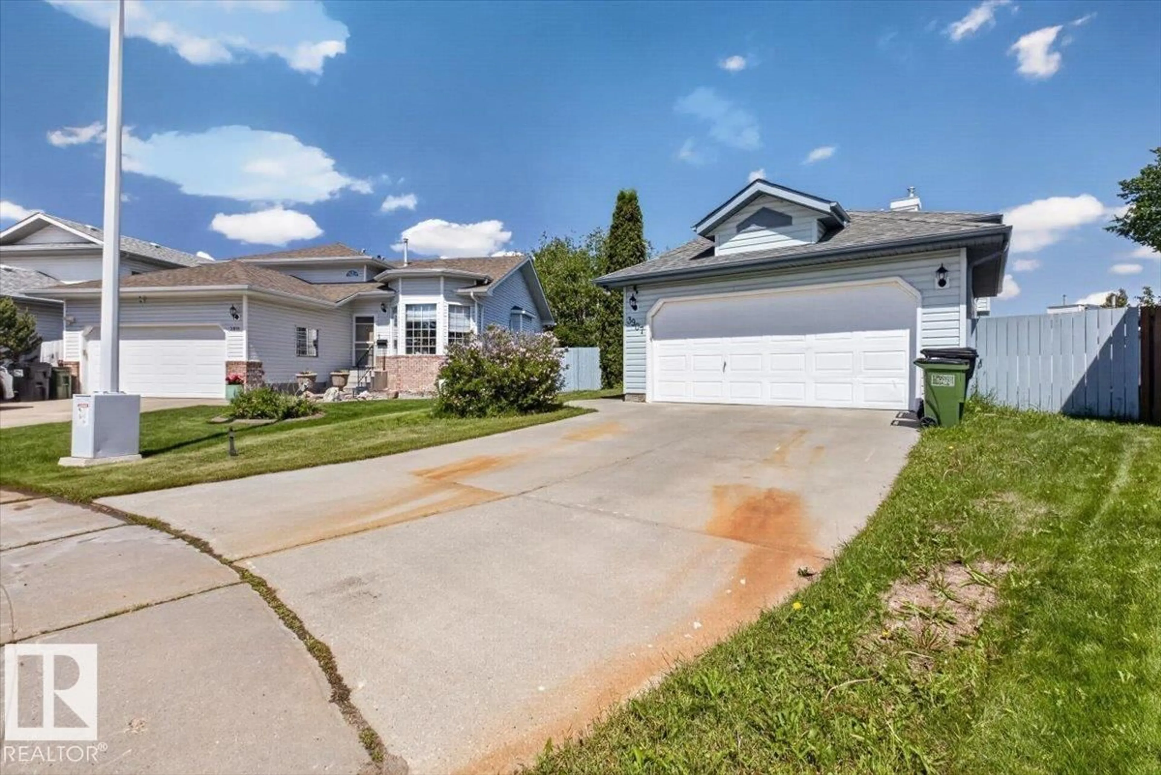 A pic from outside/outdoor area/front of a property/back of a property/a pic from drone, street for 3907 33 ST, Edmonton Alberta T6T1J7