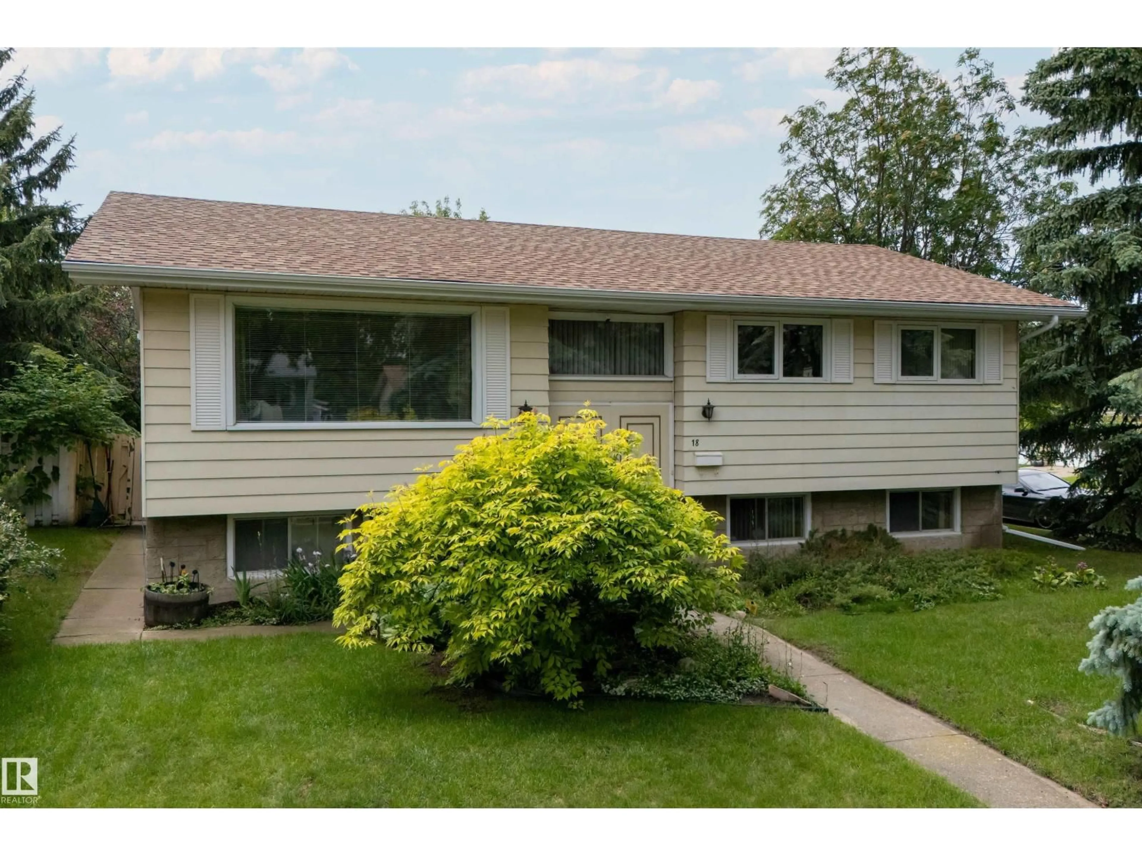 Home with vinyl exterior material, street for 18 GLENBROOK BV, Sherwood Park Alberta T8A2Z1