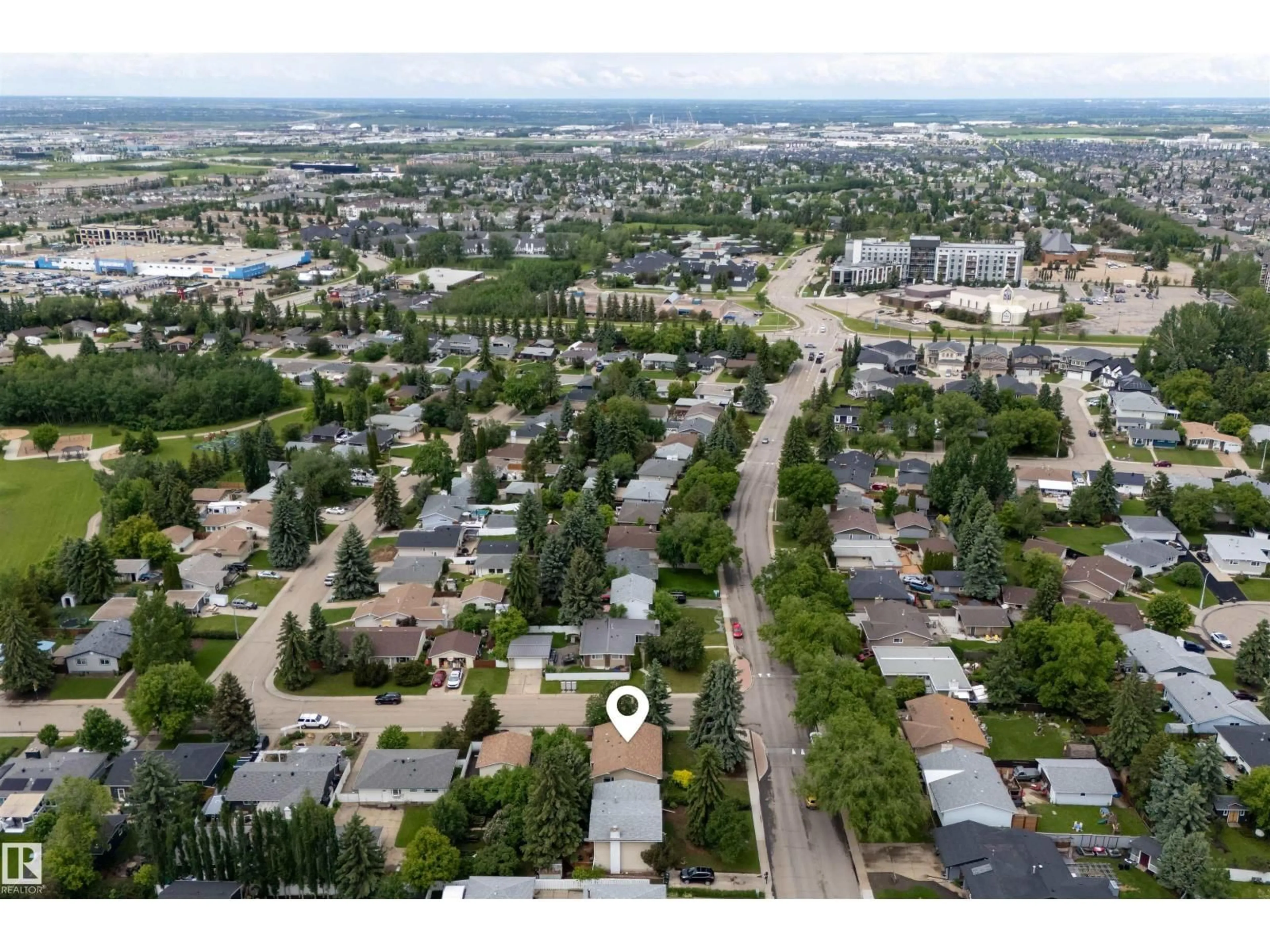 A pic from outside/outdoor area/front of a property/back of a property/a pic from drone, street for 18 GLENBROOK BV, Sherwood Park Alberta T8A2Z1