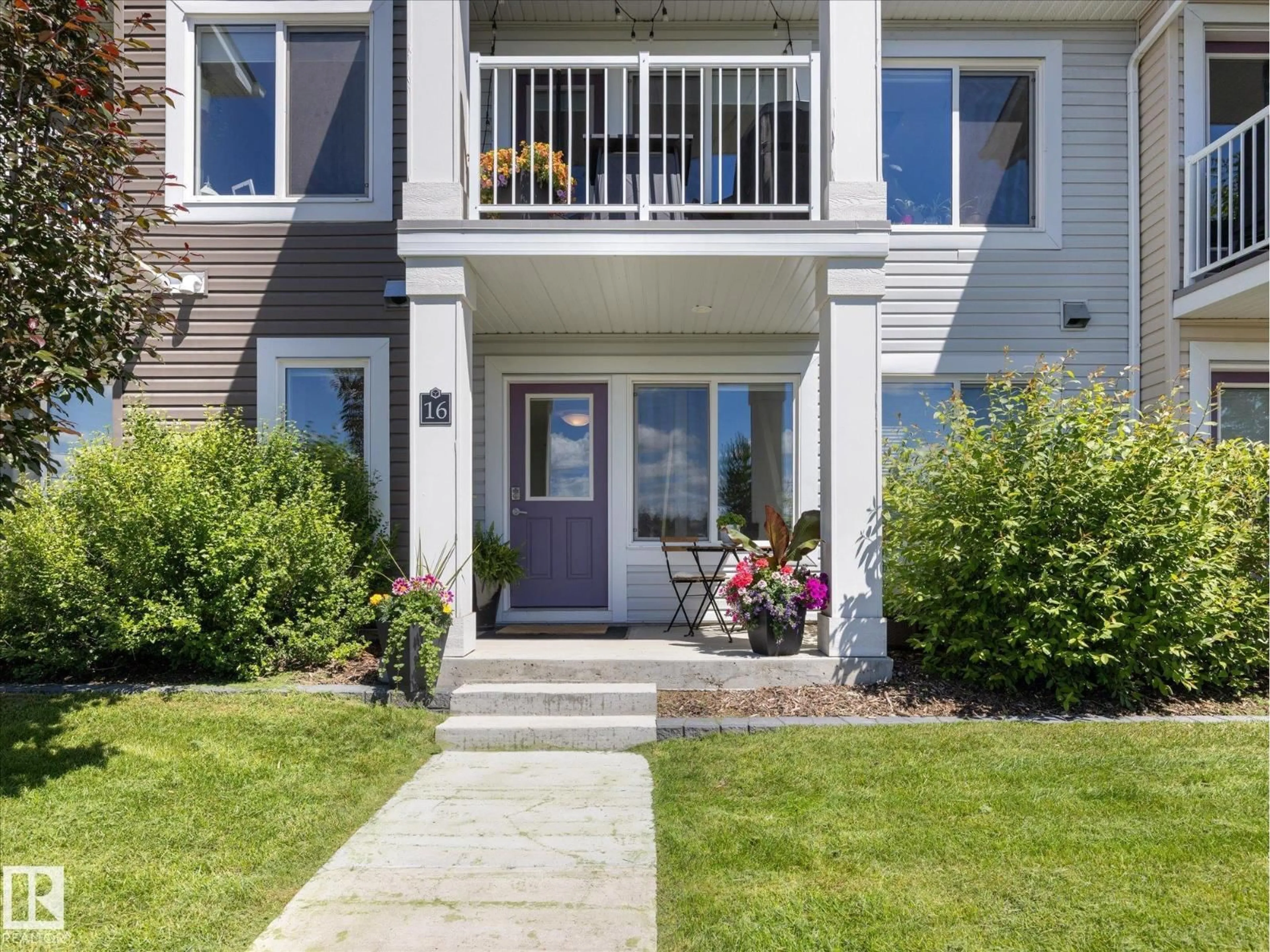 Indoor entryway for 16 BULYEA RD, Edmonton Alberta T6R0W8