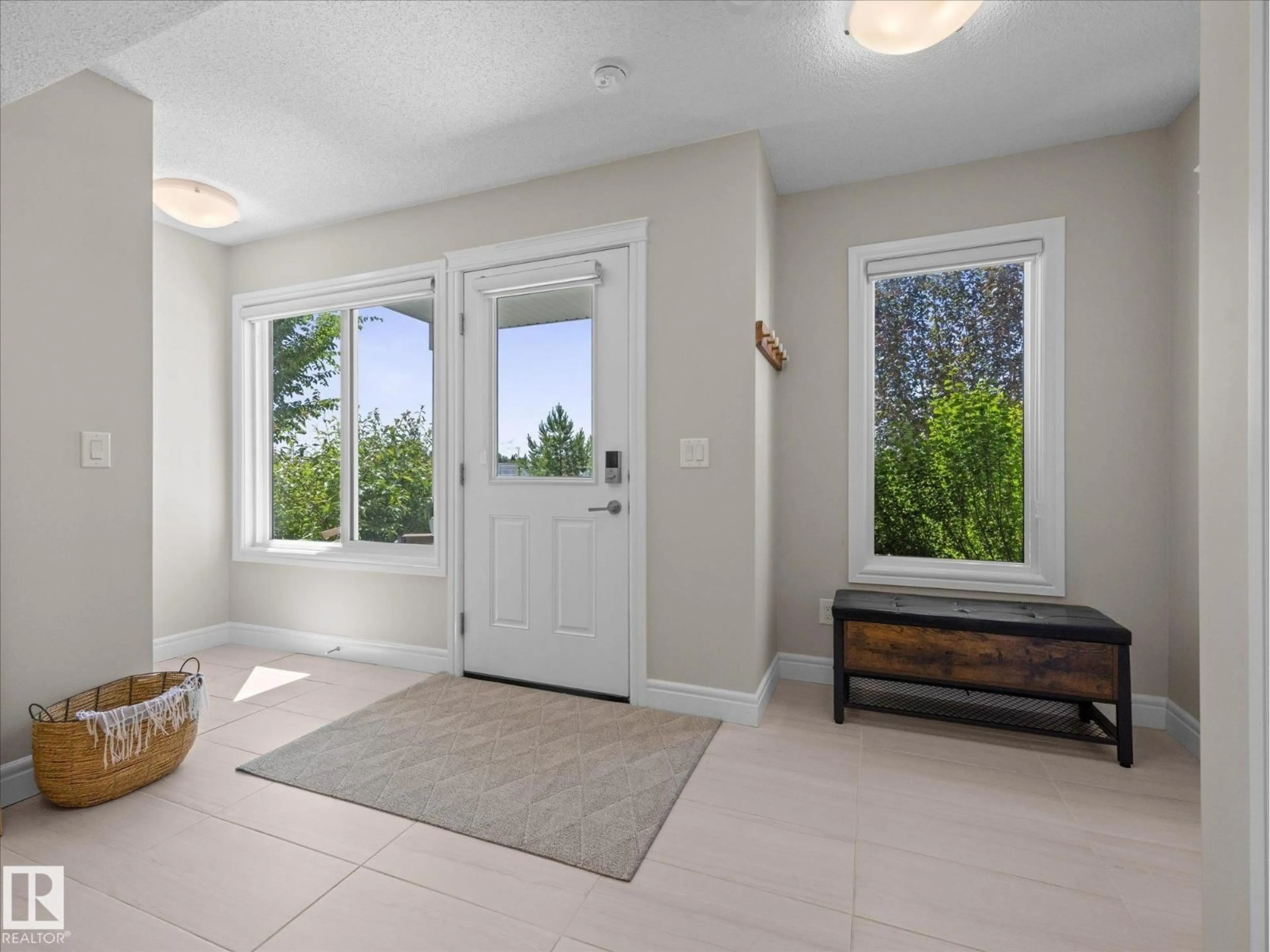 Indoor entryway for 16 BULYEA RD, Edmonton Alberta T6R0W8