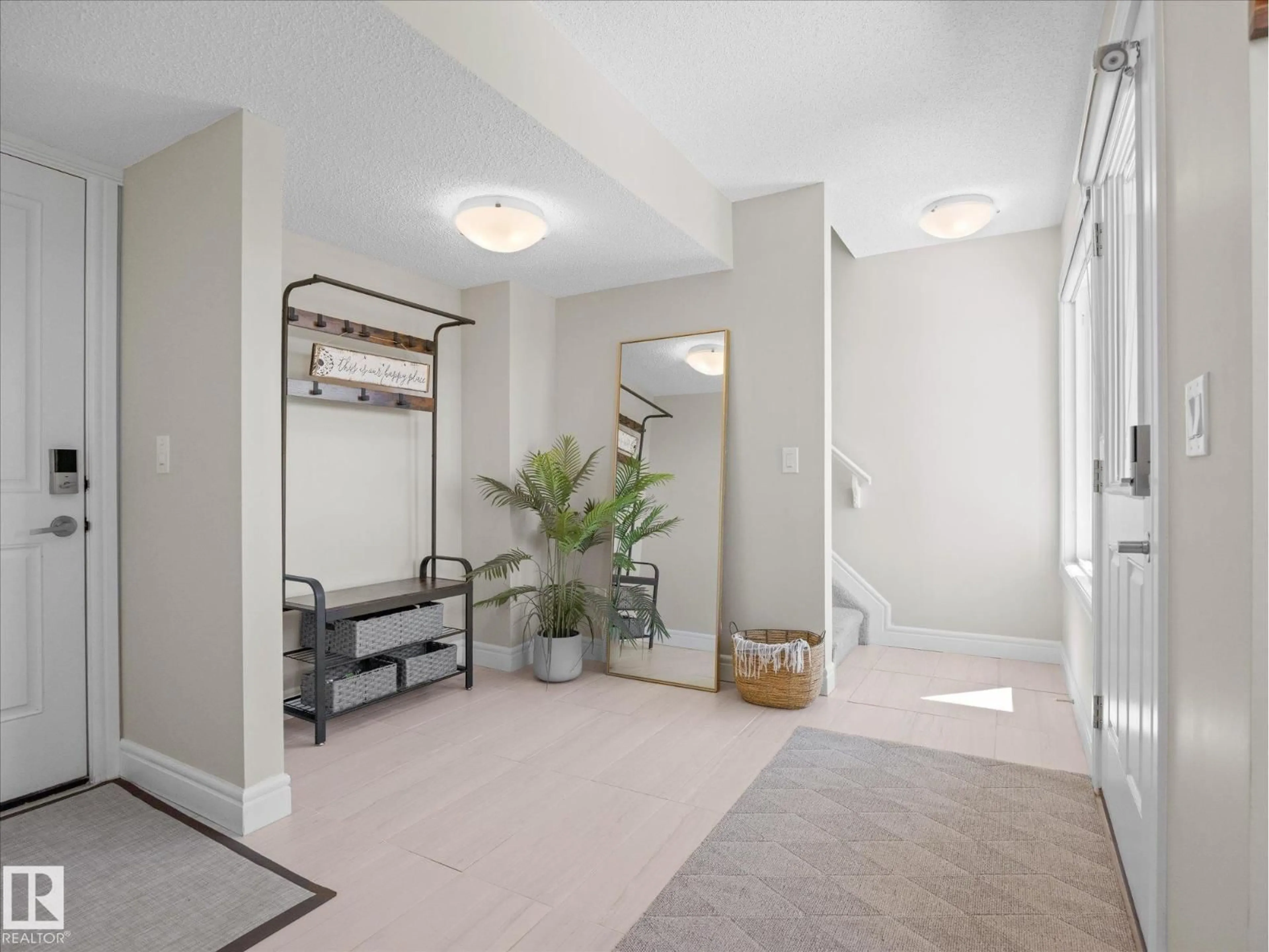 Indoor entryway for 16 BULYEA RD, Edmonton Alberta T6R0W8