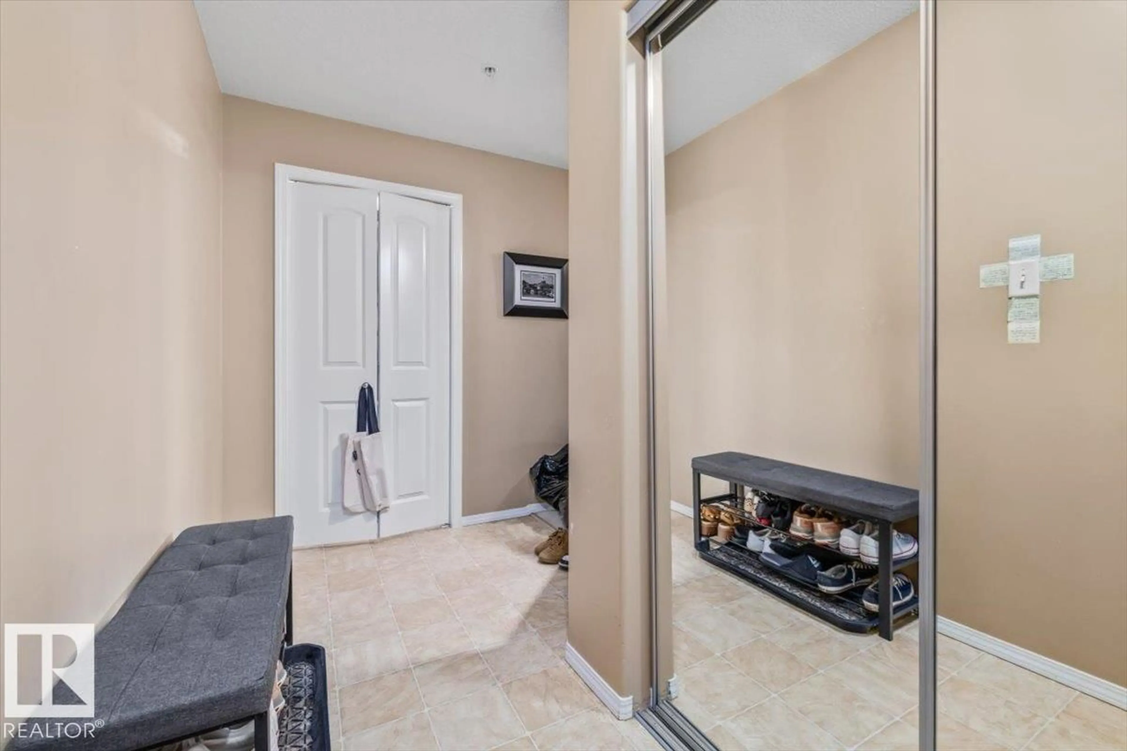Indoor entryway for 50 - 245 WOODSMERE, Fort Saskatchewan Alberta T8L4N9