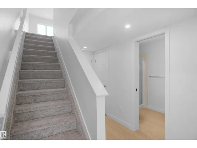 NW - 21032 24 AV, Edmonton 4