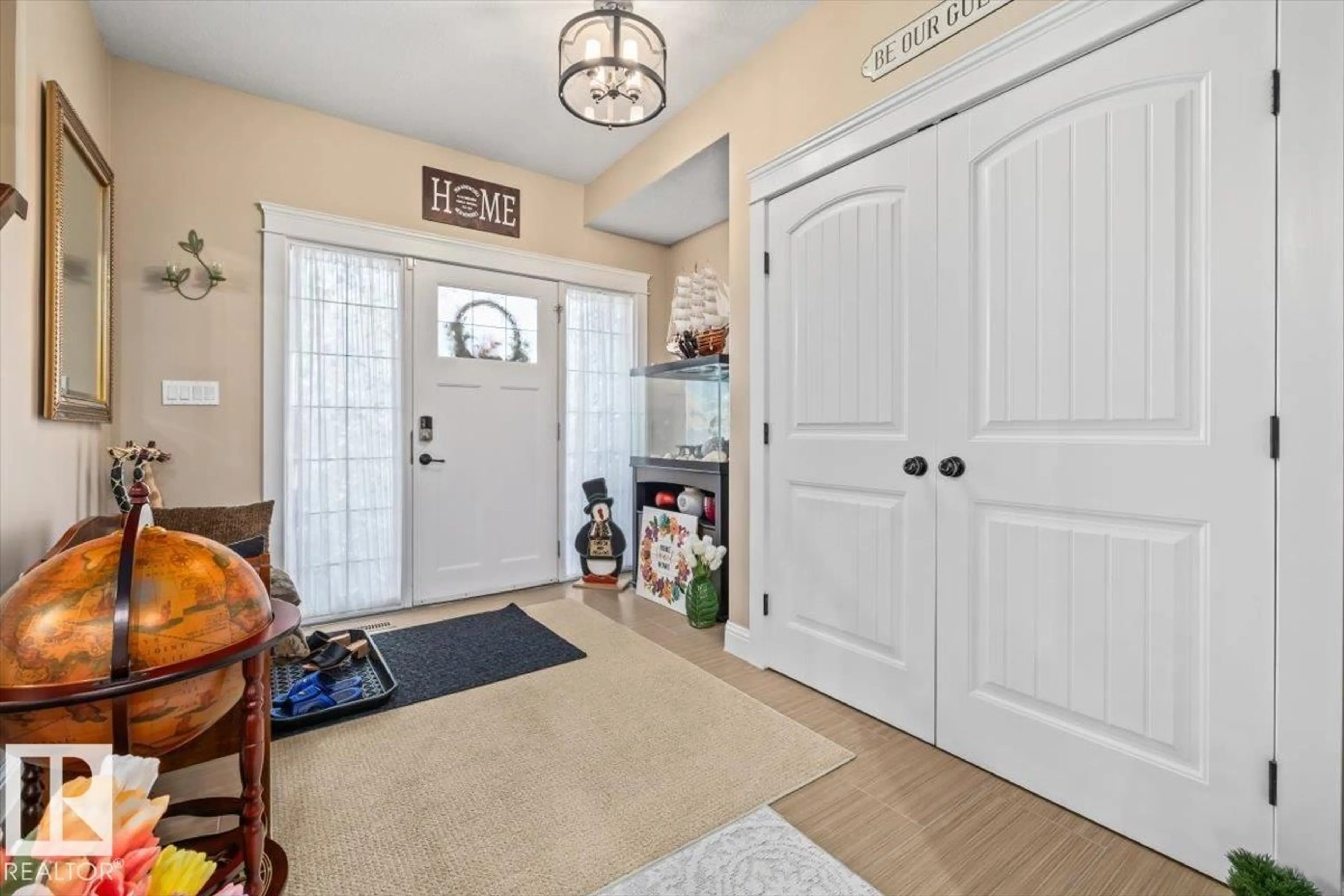 Indoor entryway for 45 LACOMBE DR, St. Albert Alberta T8N4G8
