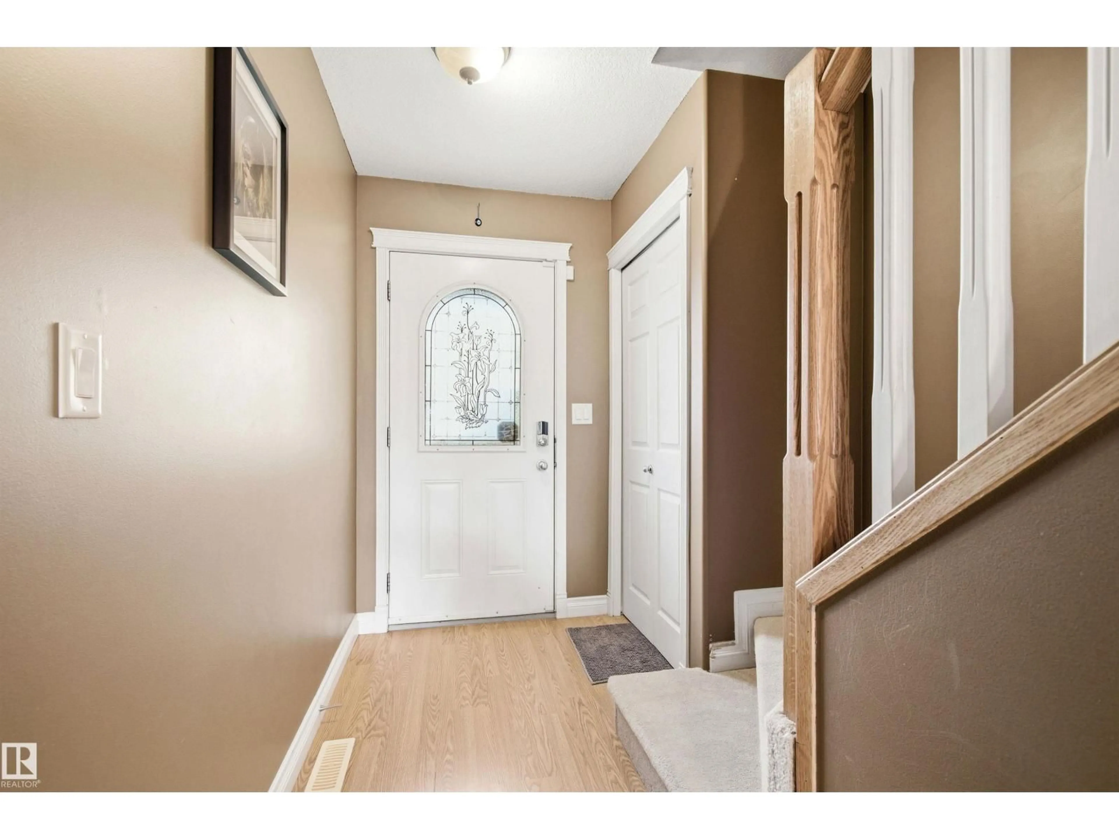 Indoor entryway for 12 16317 64 ST NW, Edmonton Alberta T5Y0A7
