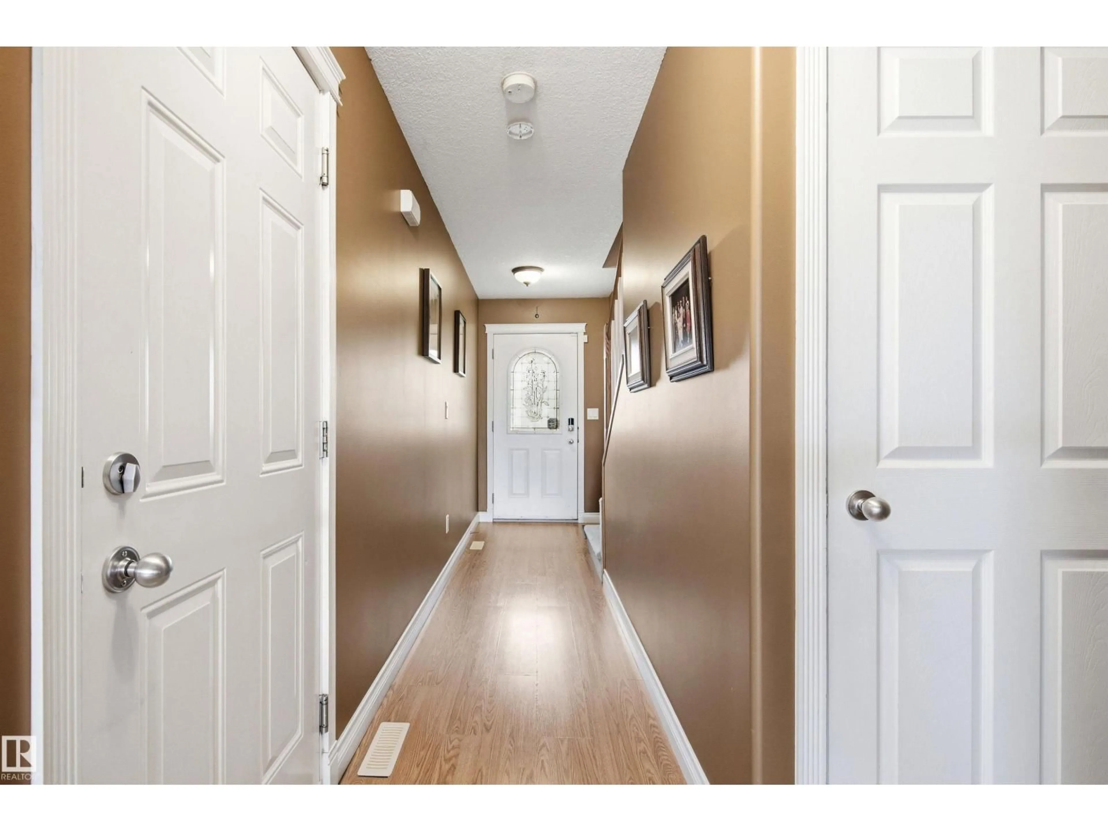 Indoor entryway for 12 16317 64 ST NW, Edmonton Alberta T5Y0A7
