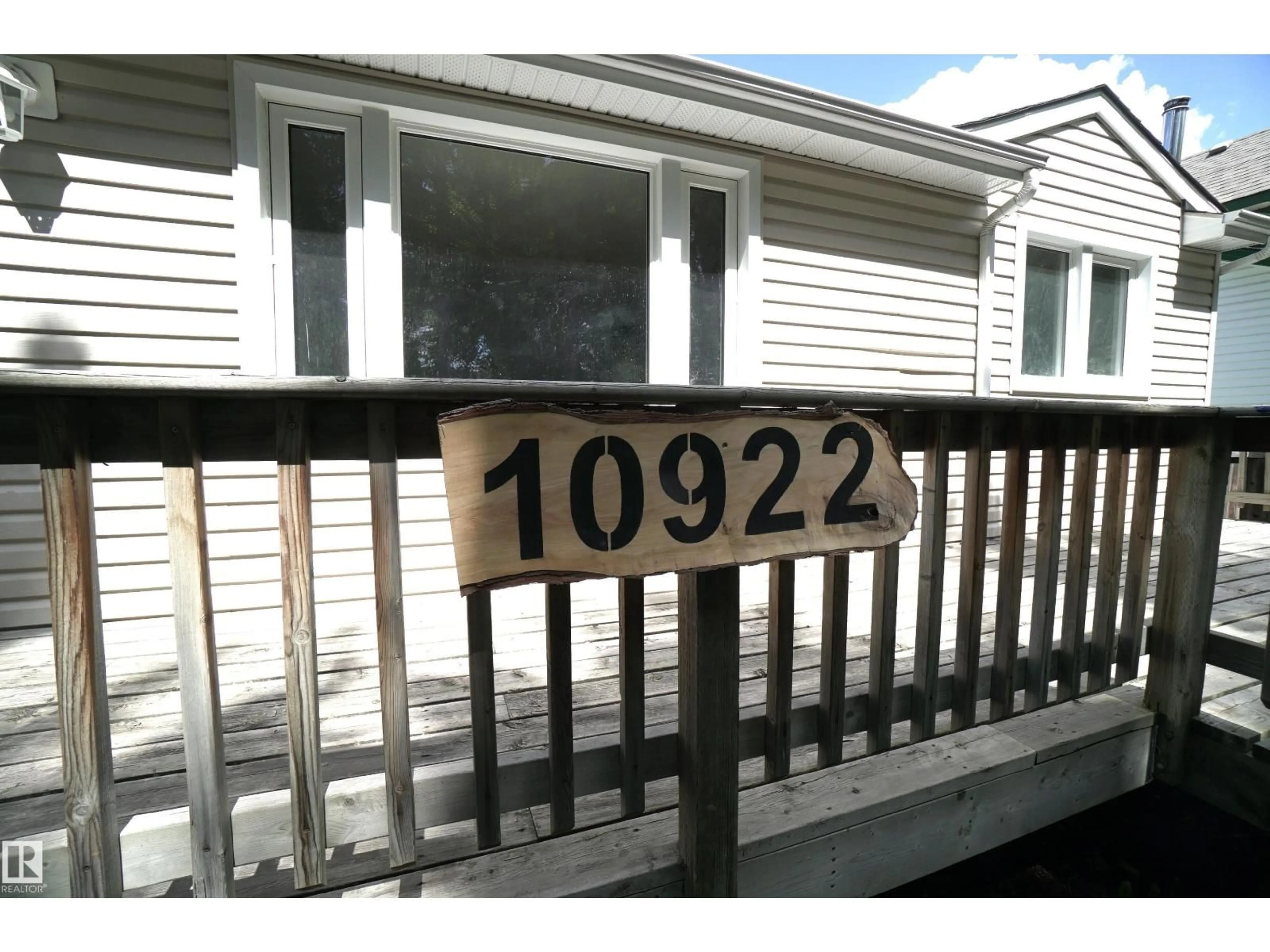 Blurry image for 10922 62 AV, Edmonton Alberta T6H1N2