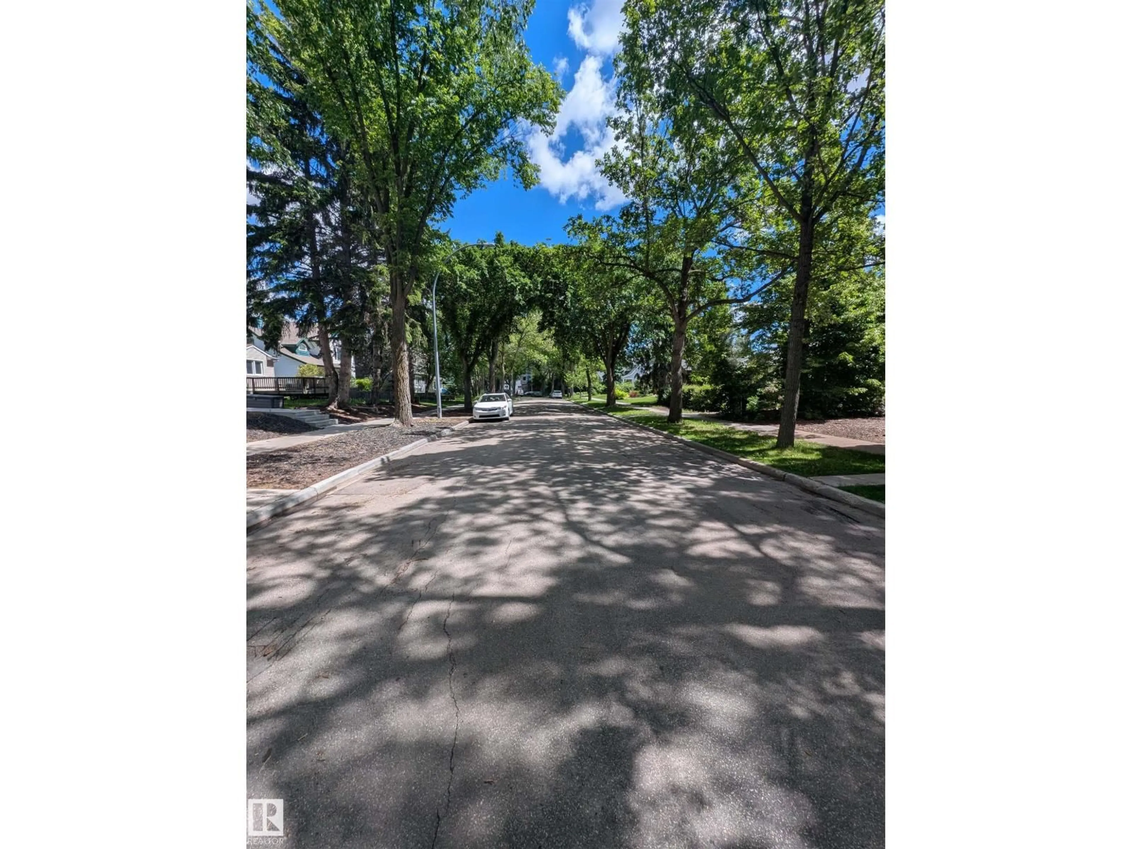 A pic from outside/outdoor area/front of a property/back of a property/a pic from drone, street for 10922 62 AV, Edmonton Alberta T6H1N2