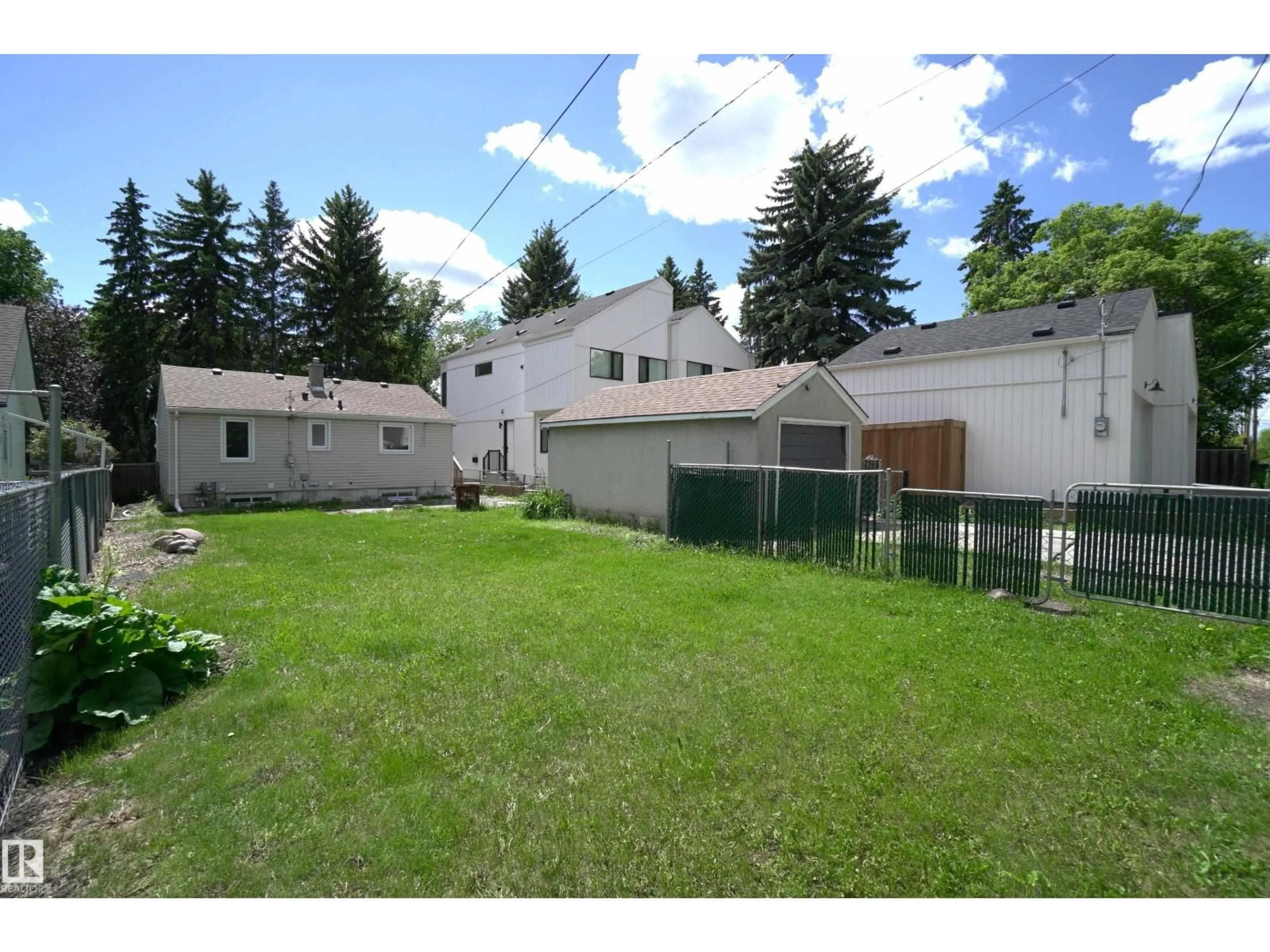 Patio, street for 10922 62 AV, Edmonton Alberta T6H1N2