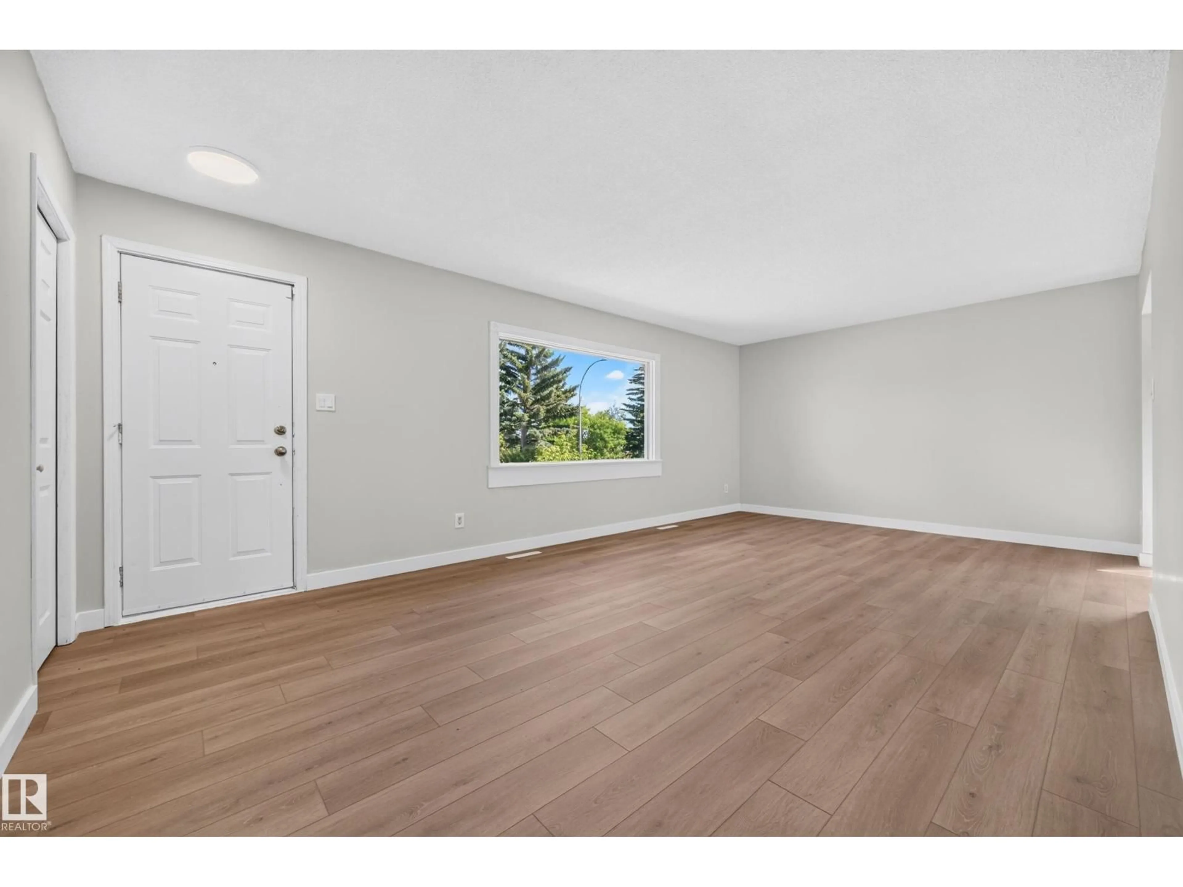 A pic of a room for 4311 105A AV, Edmonton Alberta T6A1B2