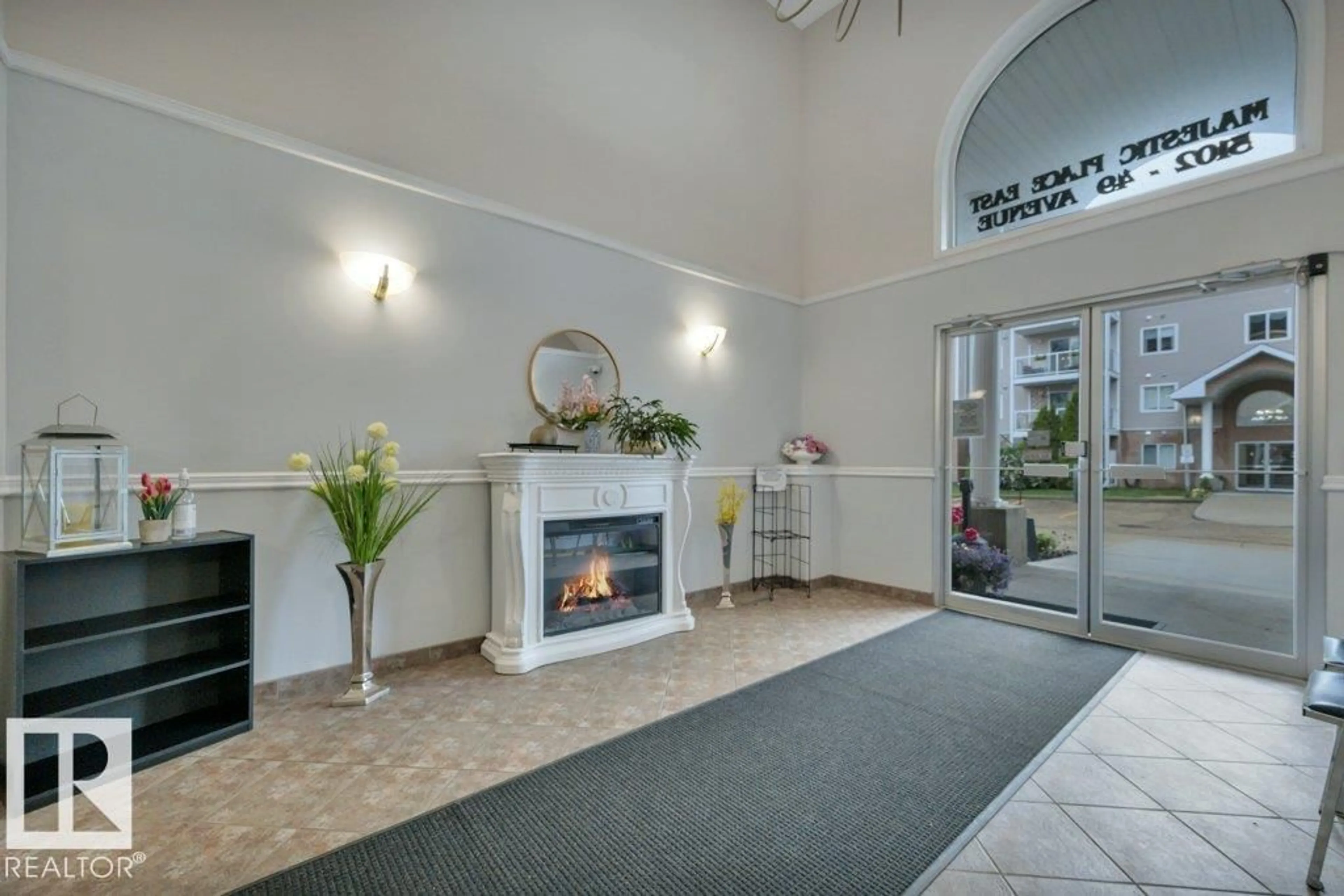 Indoor foyer for 304 - 5102 49 AV, Leduc Alberta T9E8H1