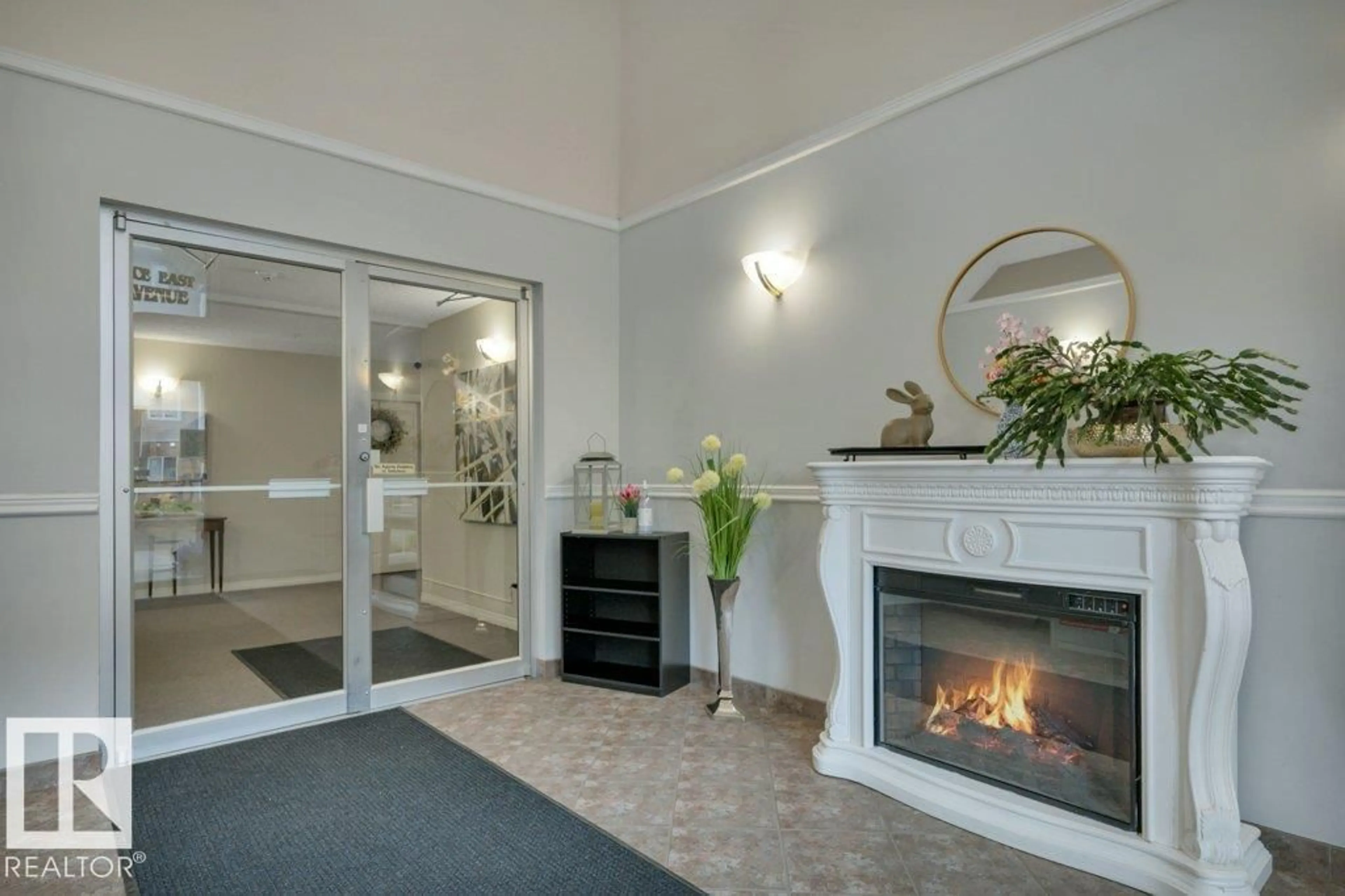 Indoor foyer for 304 - 5102 49 AV, Leduc Alberta T9E8H1