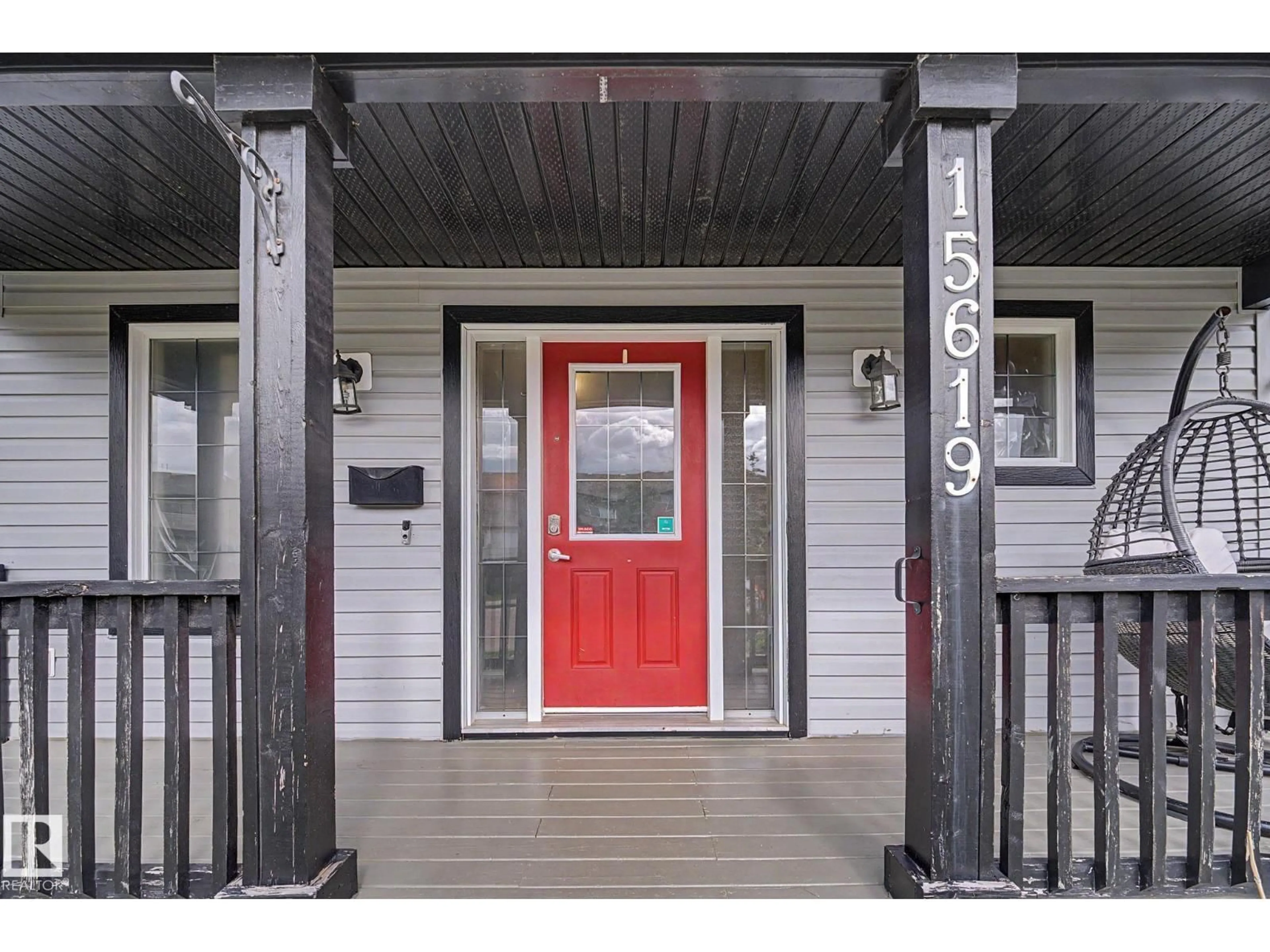 Indoor entryway for NW - 15619 45 ST, Edmonton Alberta T5Y3G8