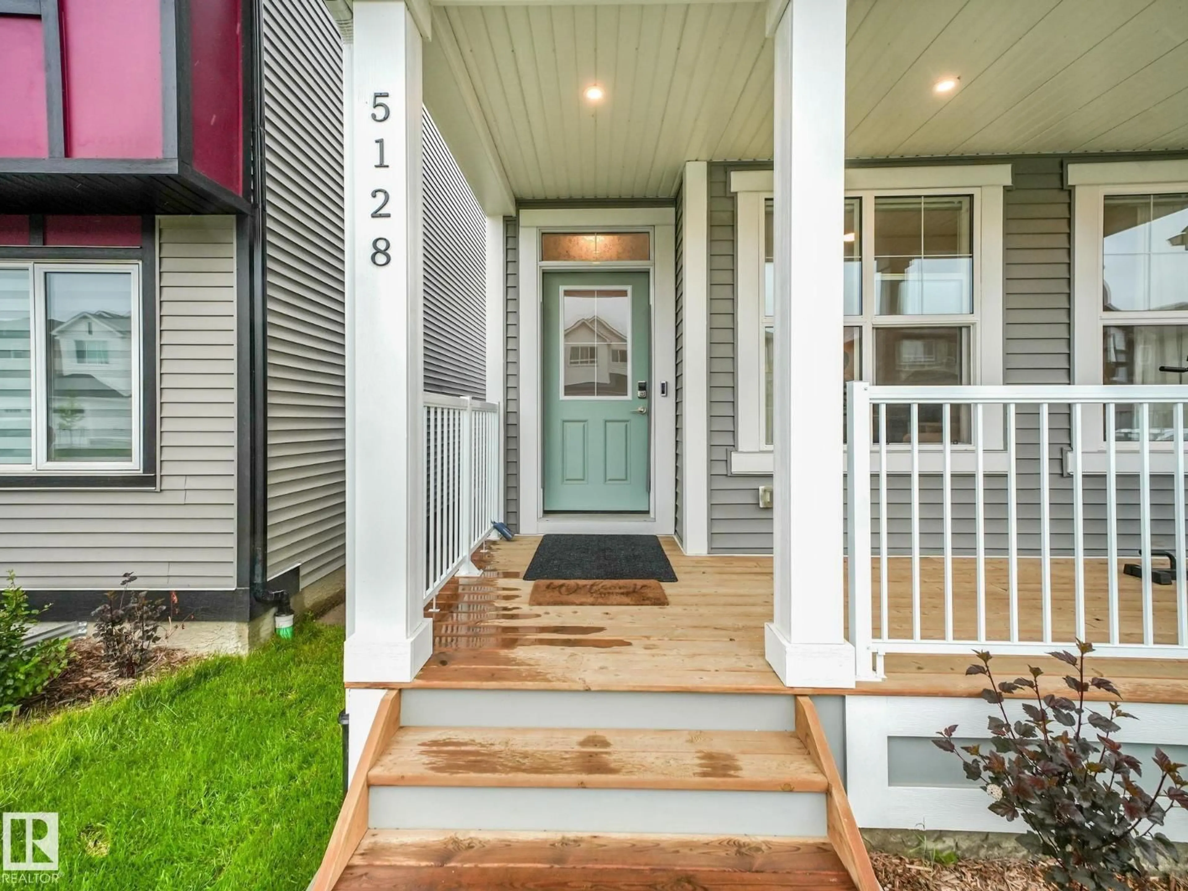Indoor entryway for SW SW - 5128 KINNEY WY, Edmonton Alberta T6W1A8