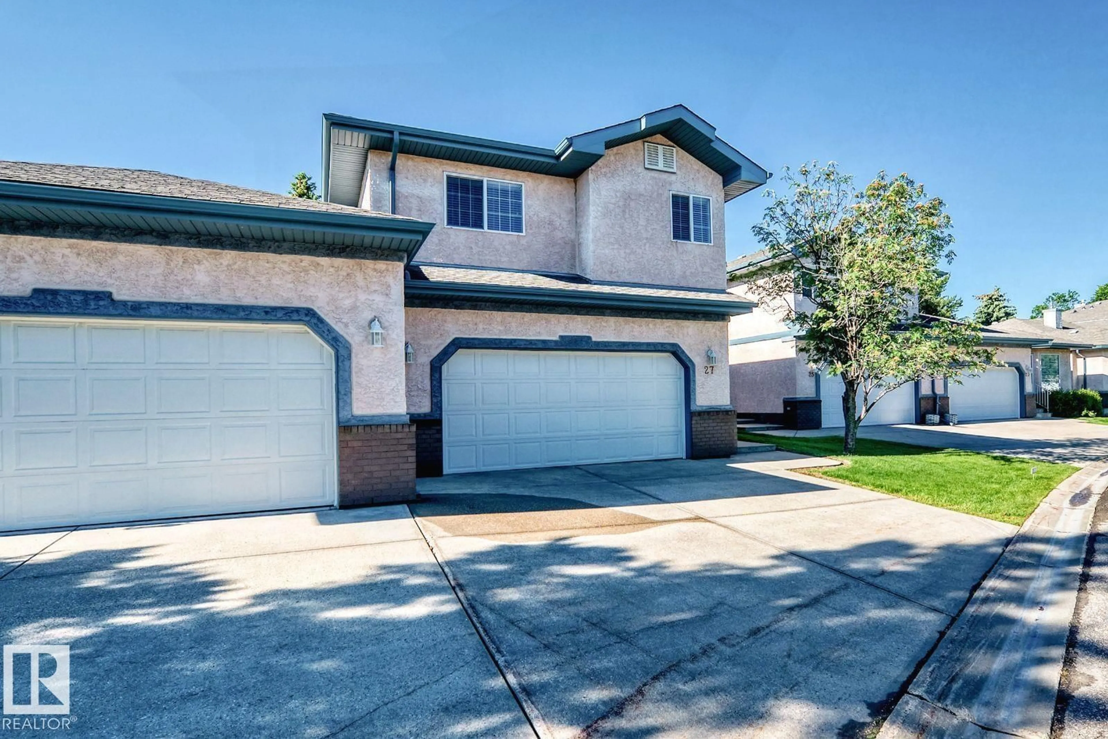 Home with vinyl exterior material, street for 27 ESTATES CT, Sherwood Park Alberta T8A1M9
